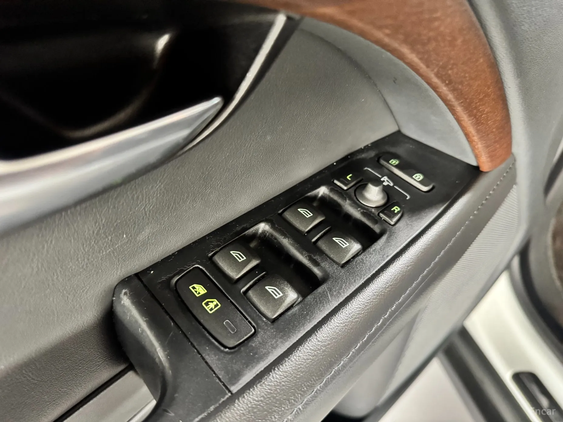 Volvo XC70 превью 16