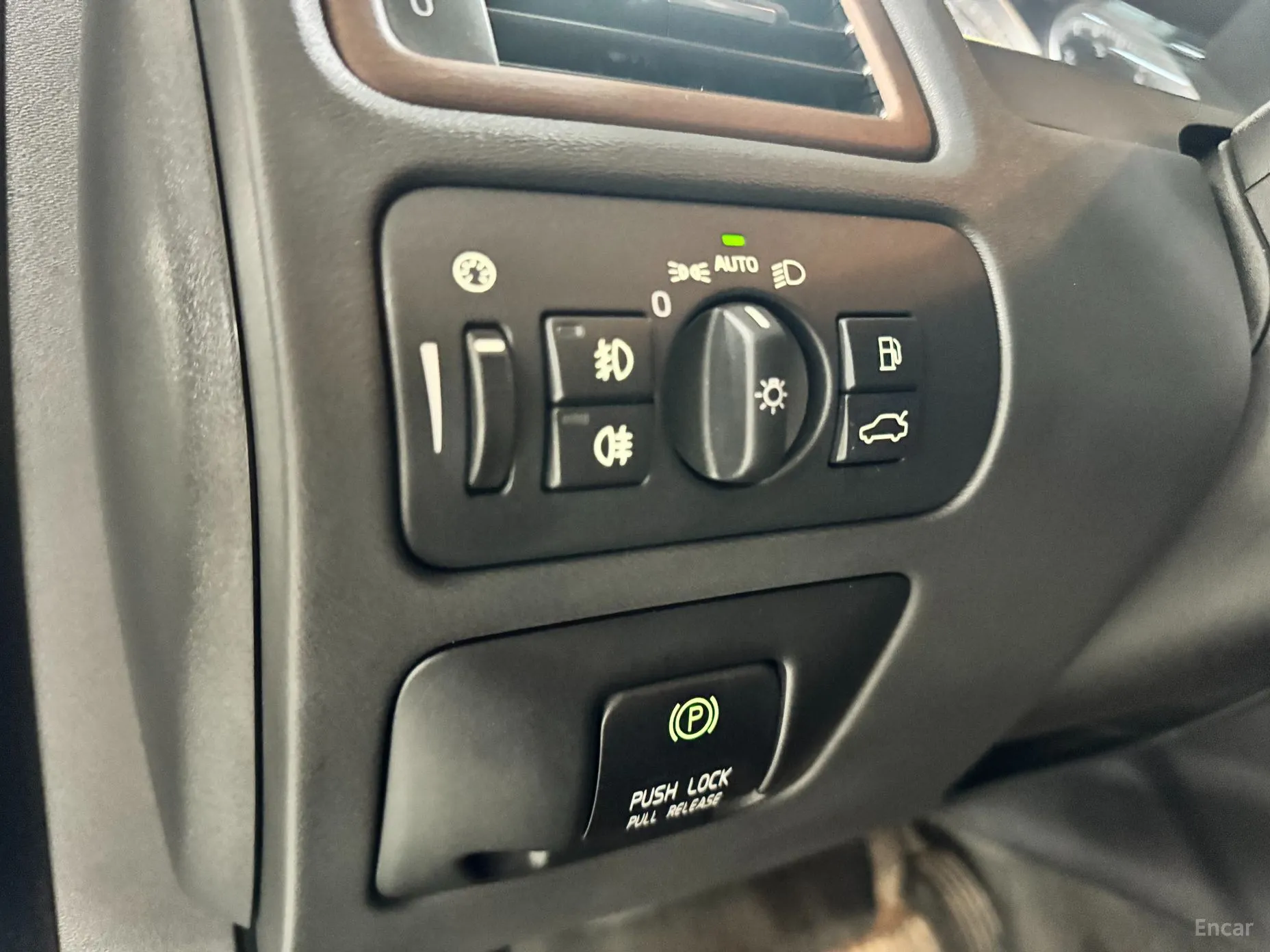 Volvo XC70 превью 17