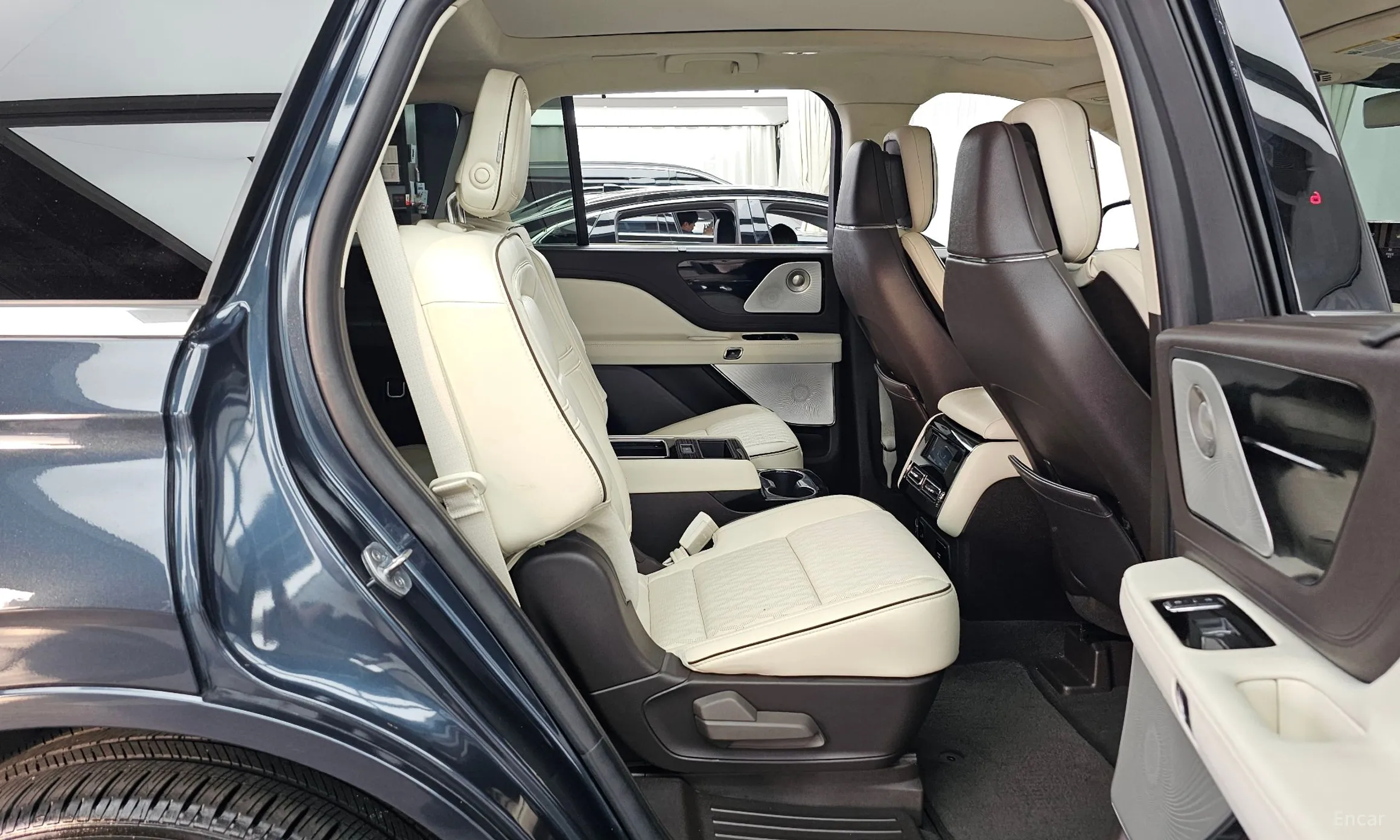 Lincoln Aviator 2nd Generation превью 12