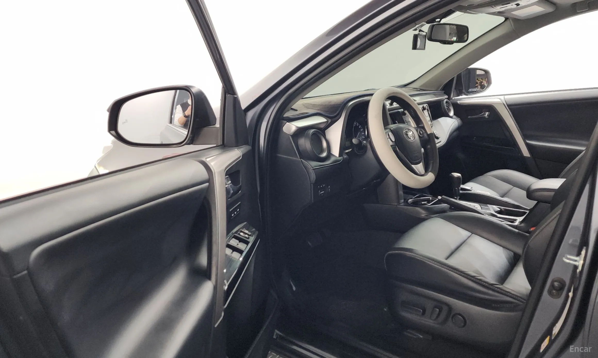 Toyota RAV4 превью 10