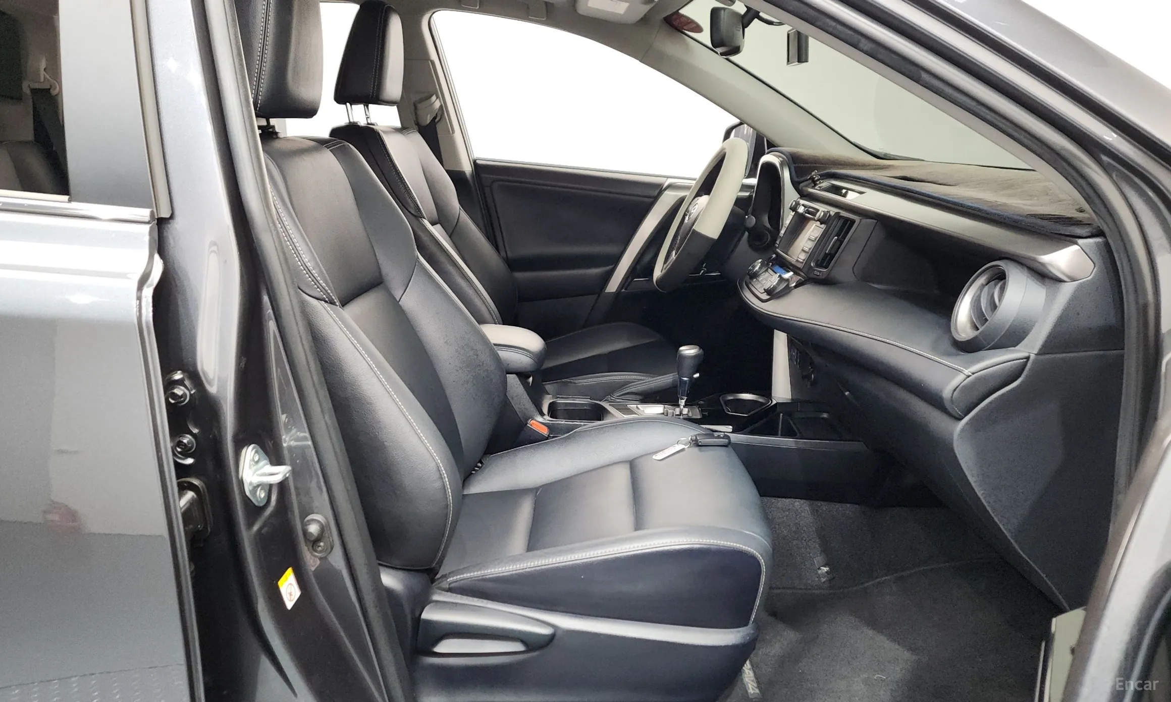 Toyota RAV4 превью 11