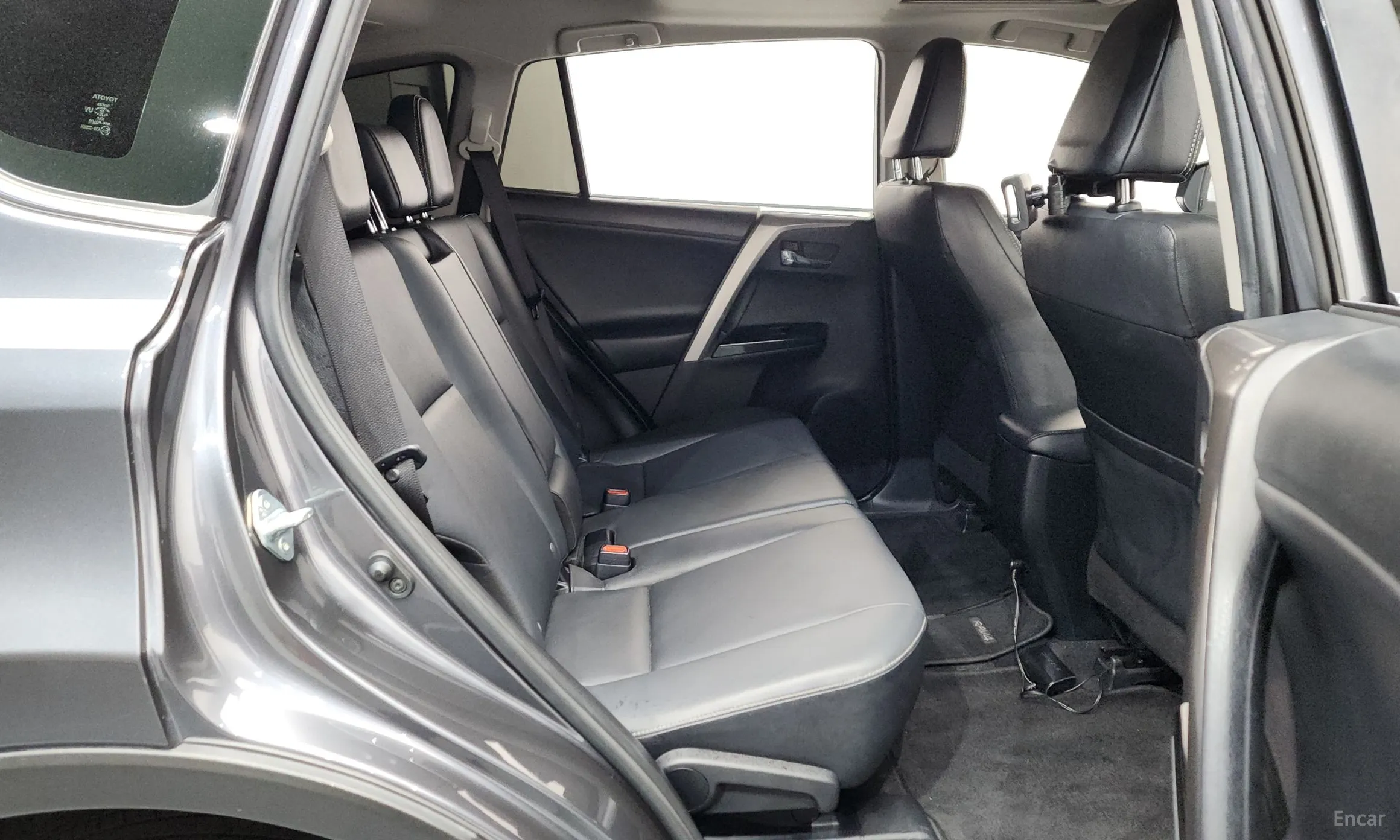 Toyota RAV4 превью 12