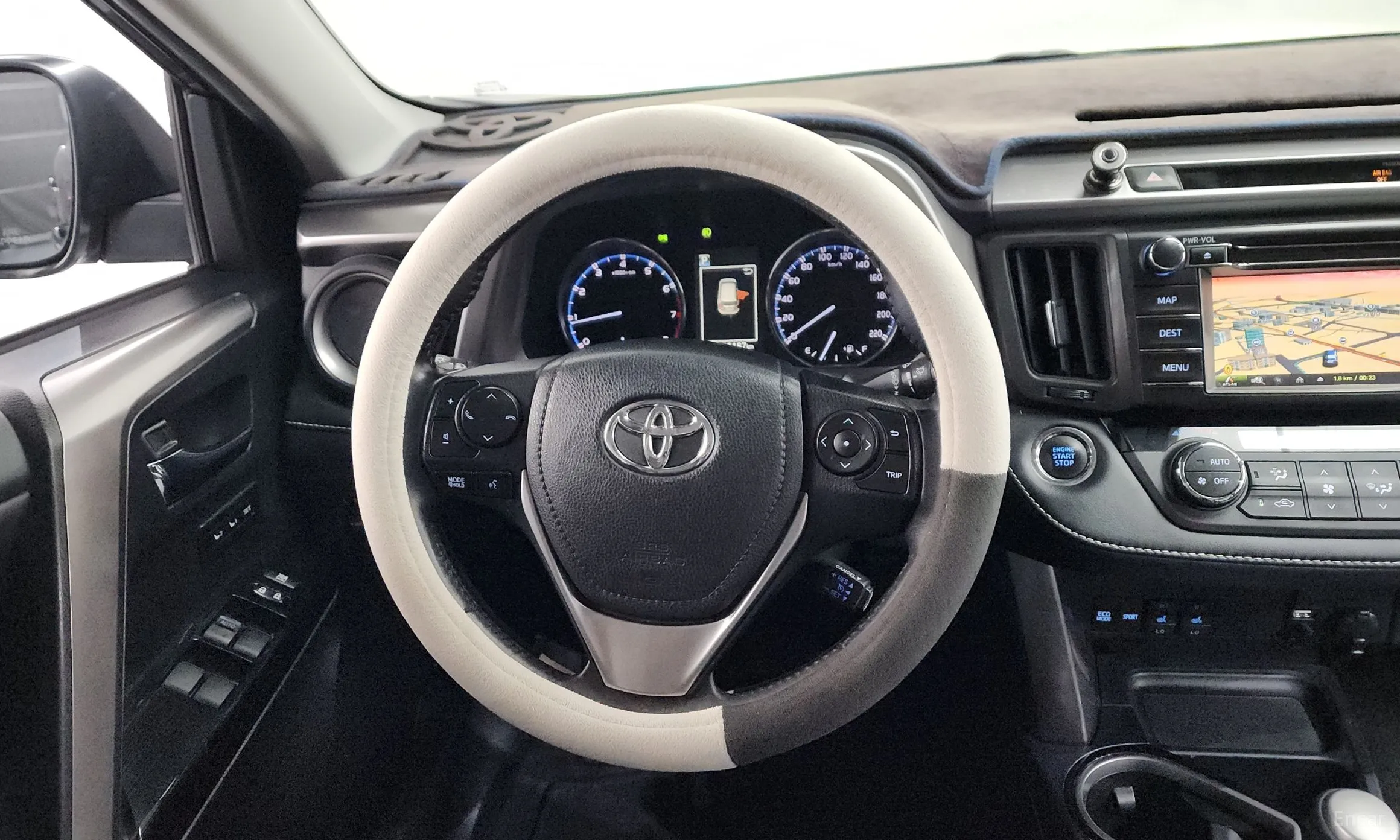 Toyota RAV4 превью 13