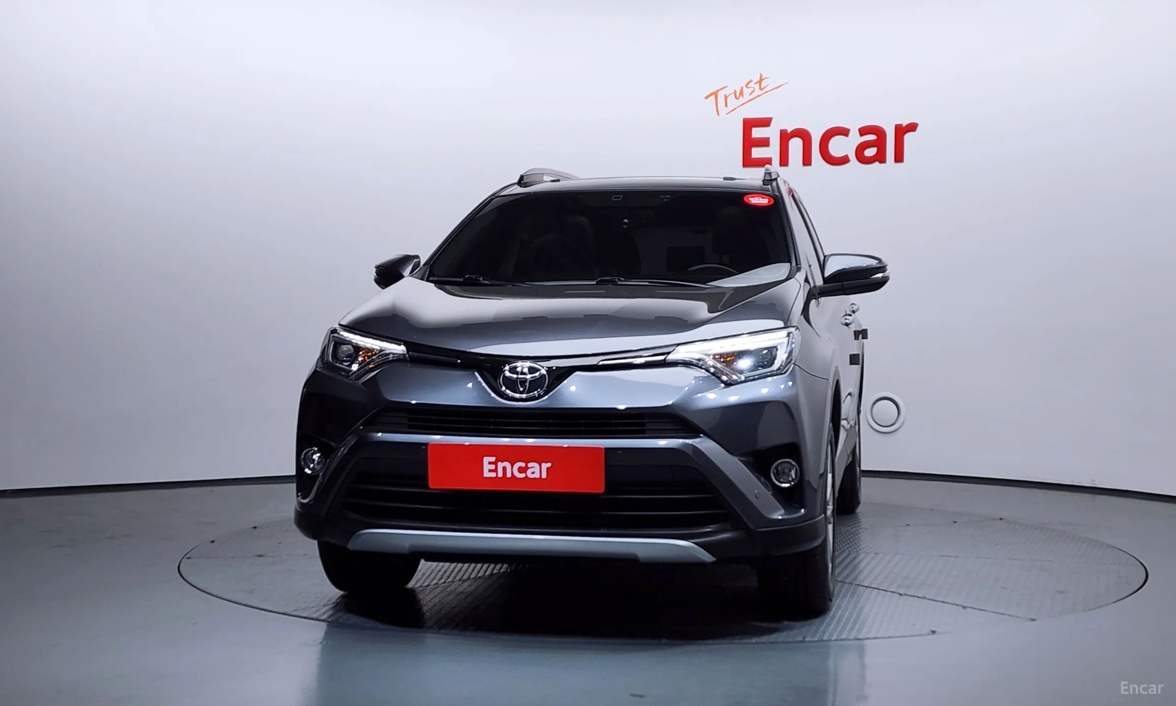 Toyota RAV4 превью 3