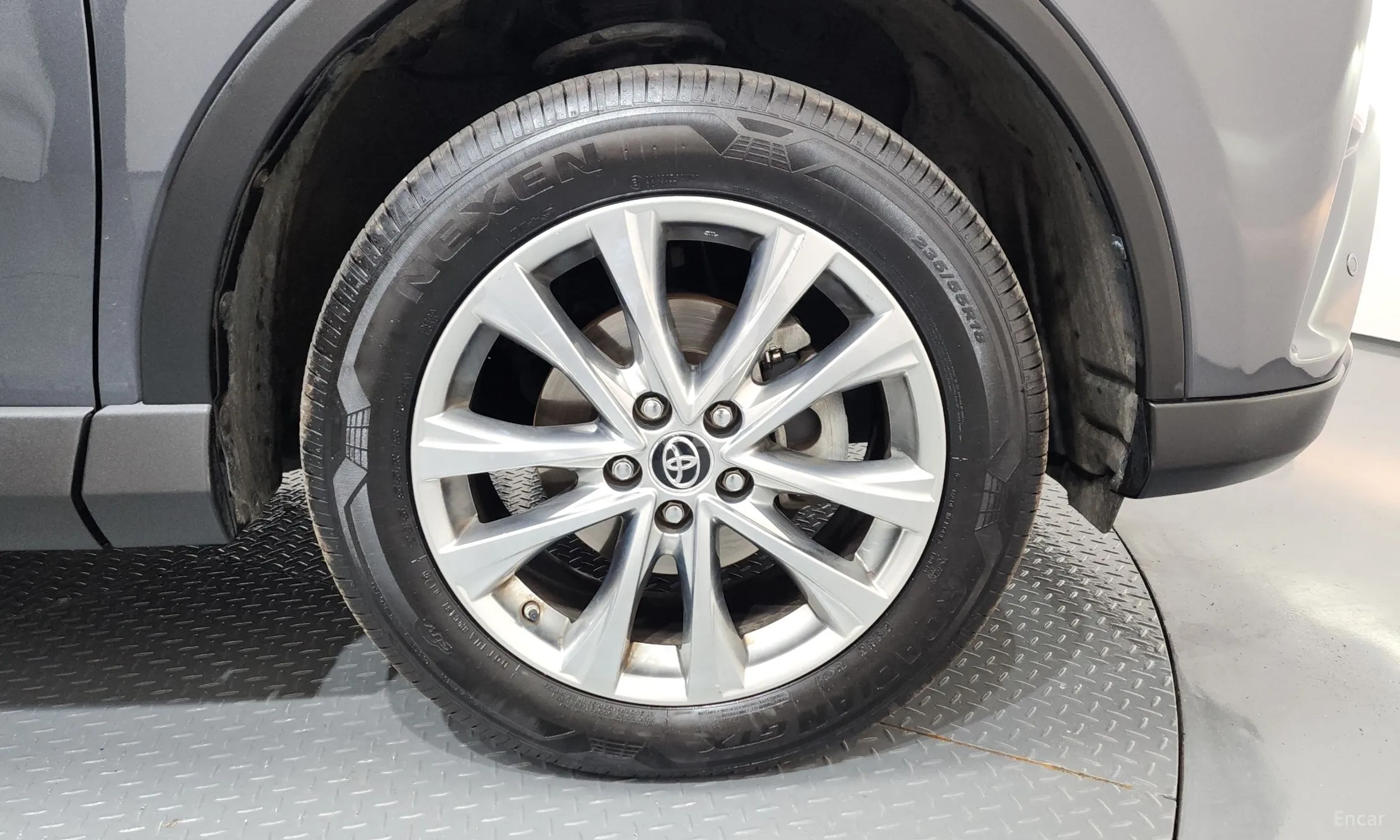 Toyota RAV4 превью 5