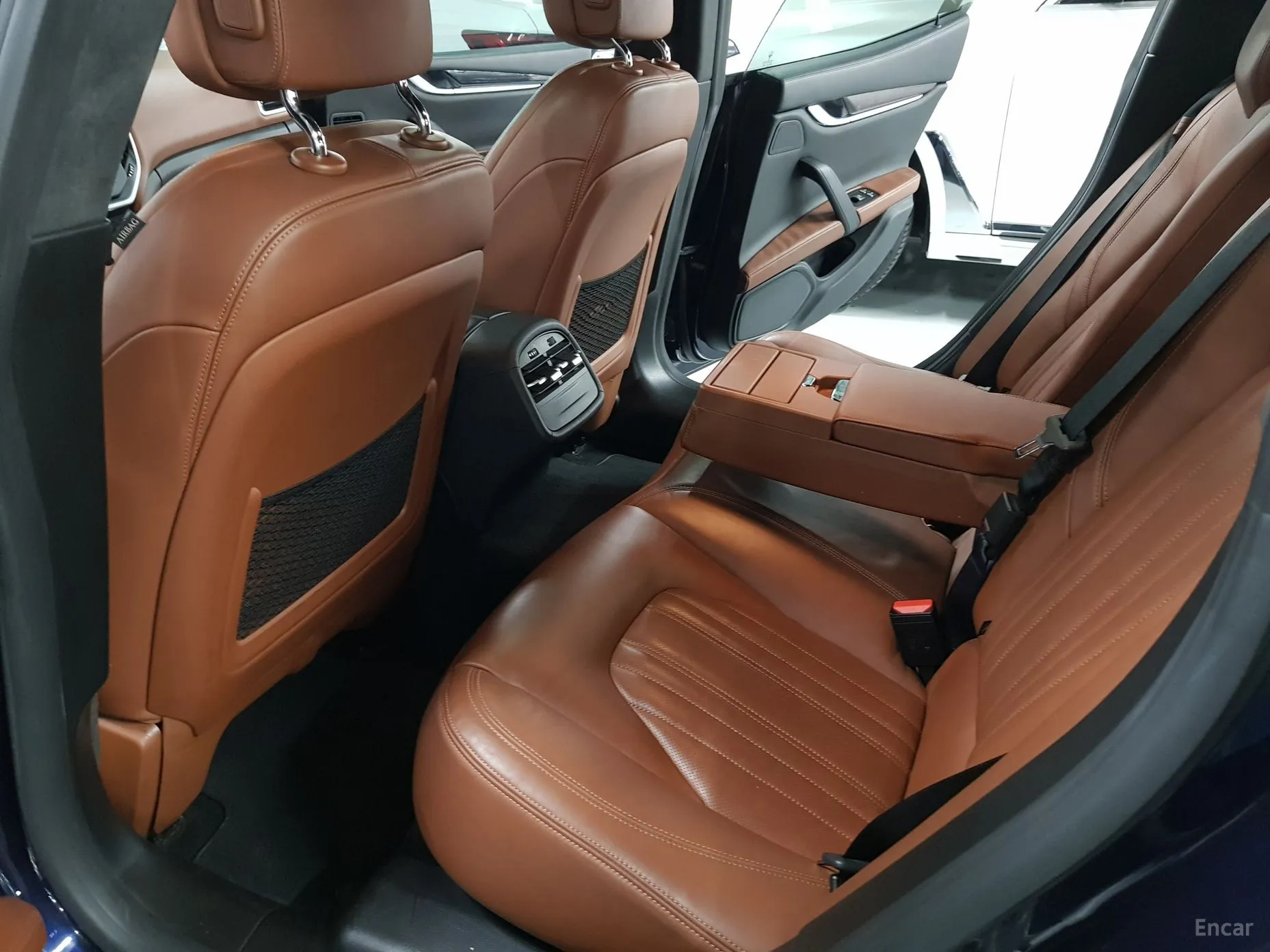 Maserati Ghibli превью 10