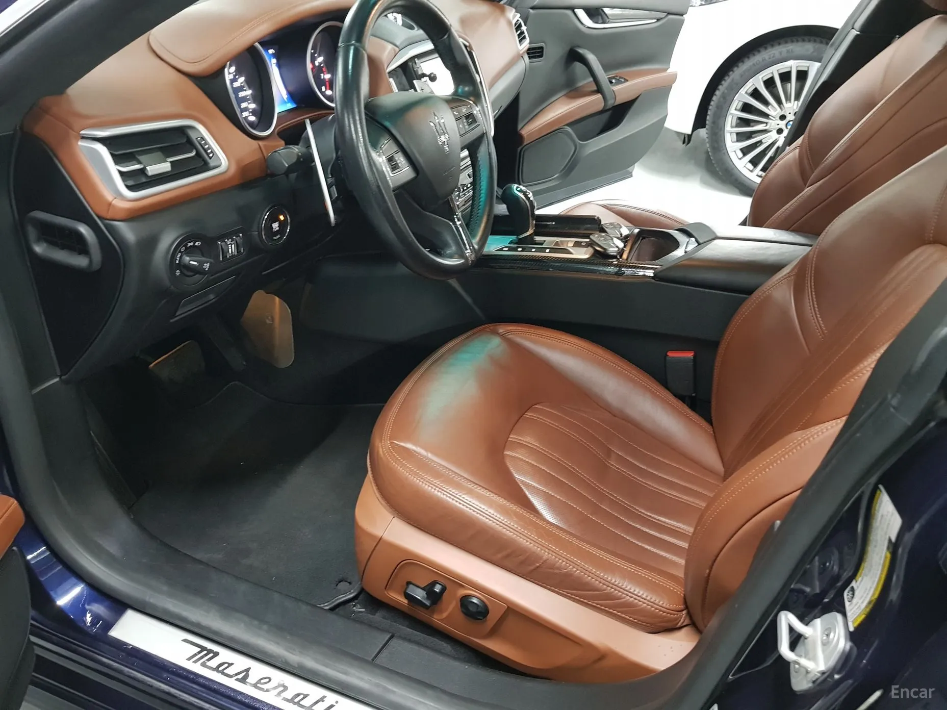 Maserati Ghibli превью 9