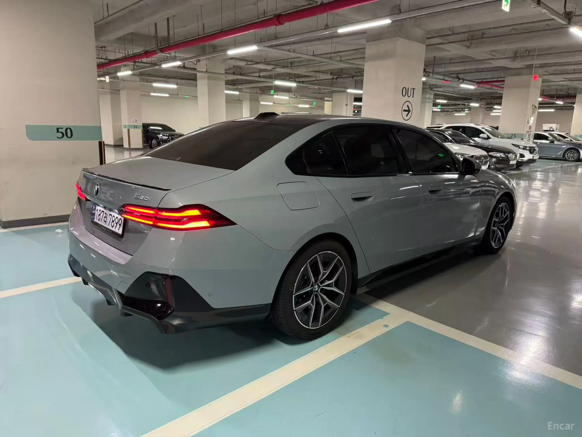 BMW 5 Series (G60) превью 2