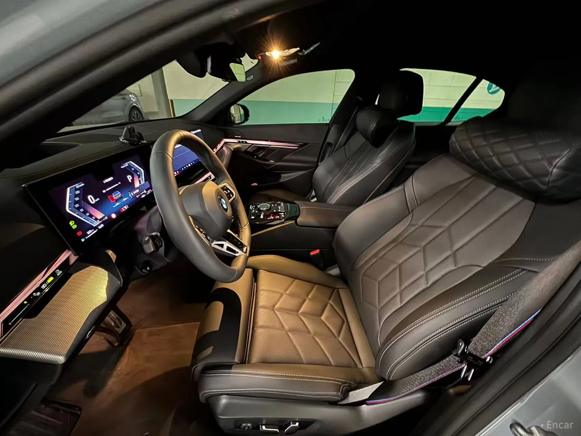 BMW 5 Series (G60) превью 8