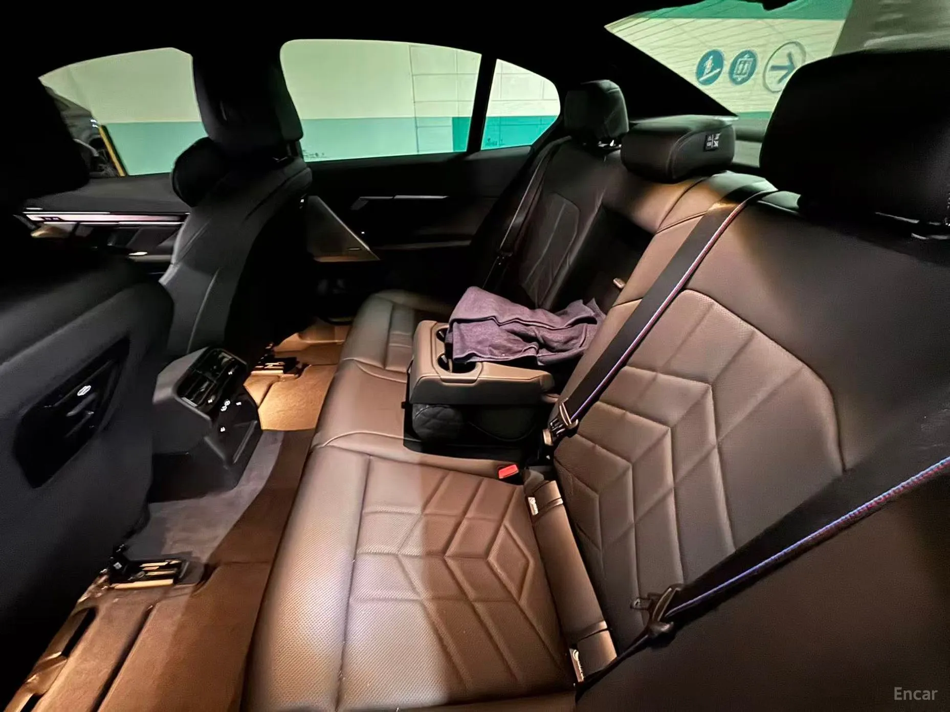 BMW 5 Series (G60) превью 9