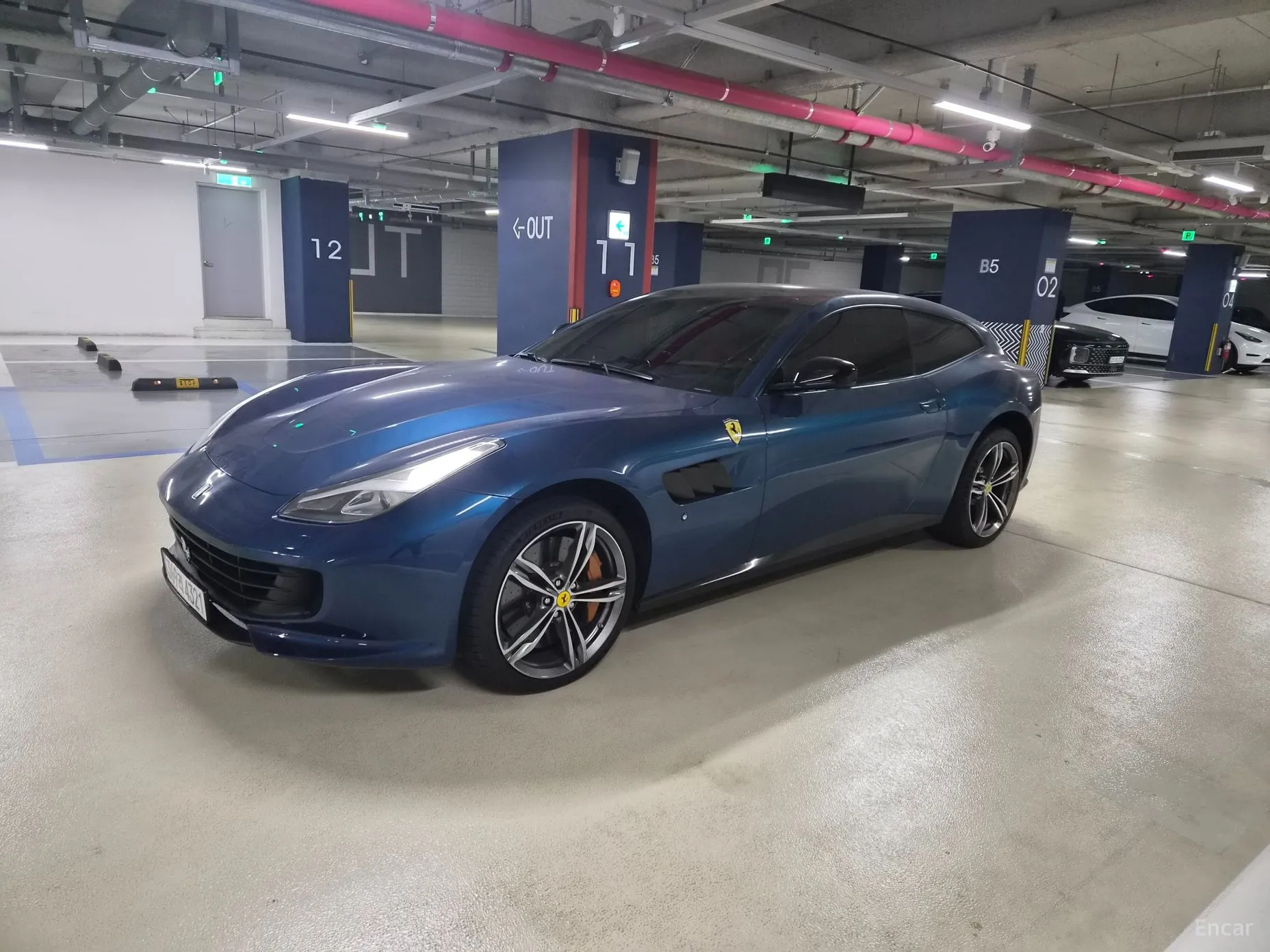 Ferrari GTC4 Rousseau