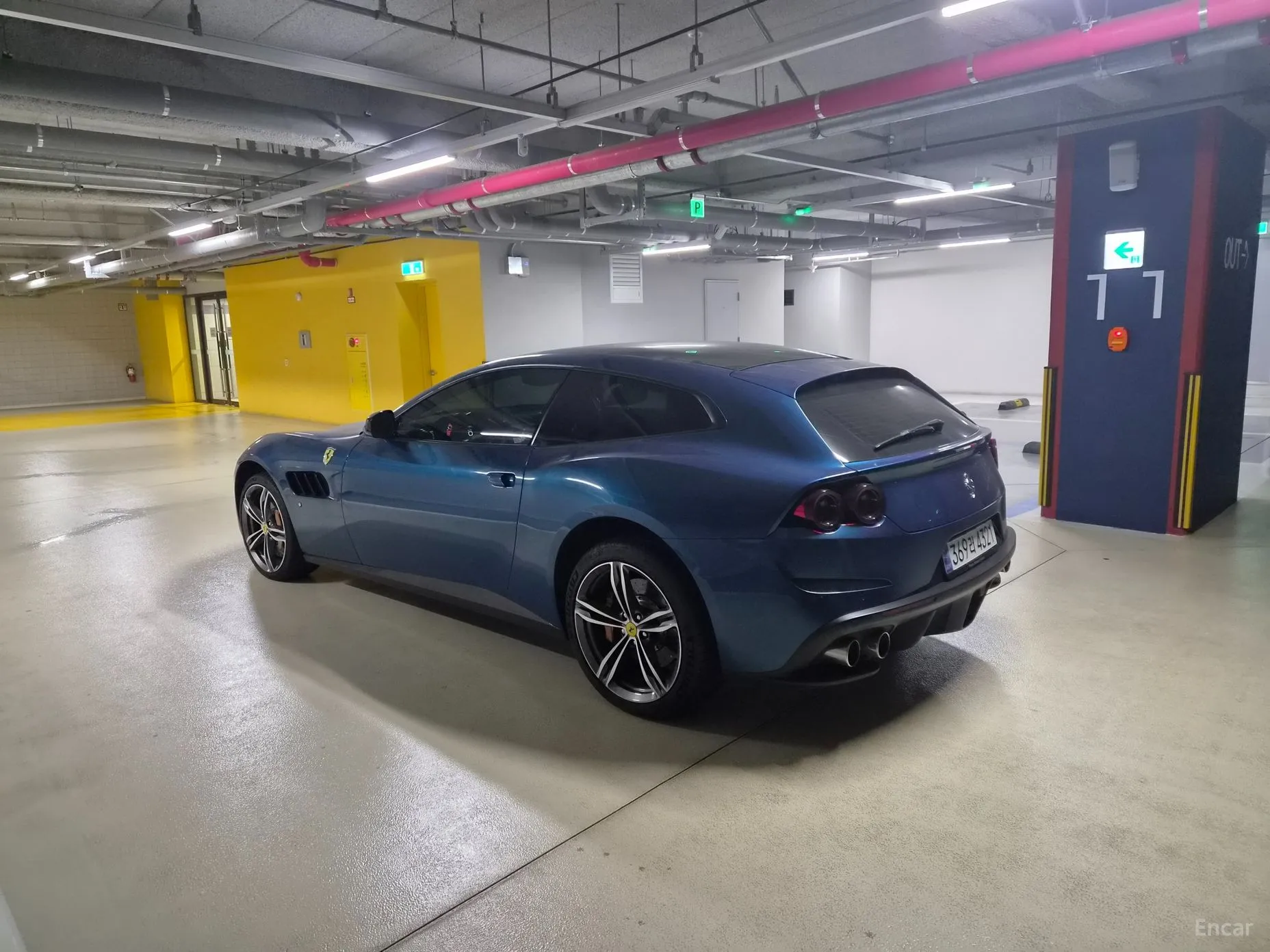 Ferrari GTC4 Rousseau превью 10