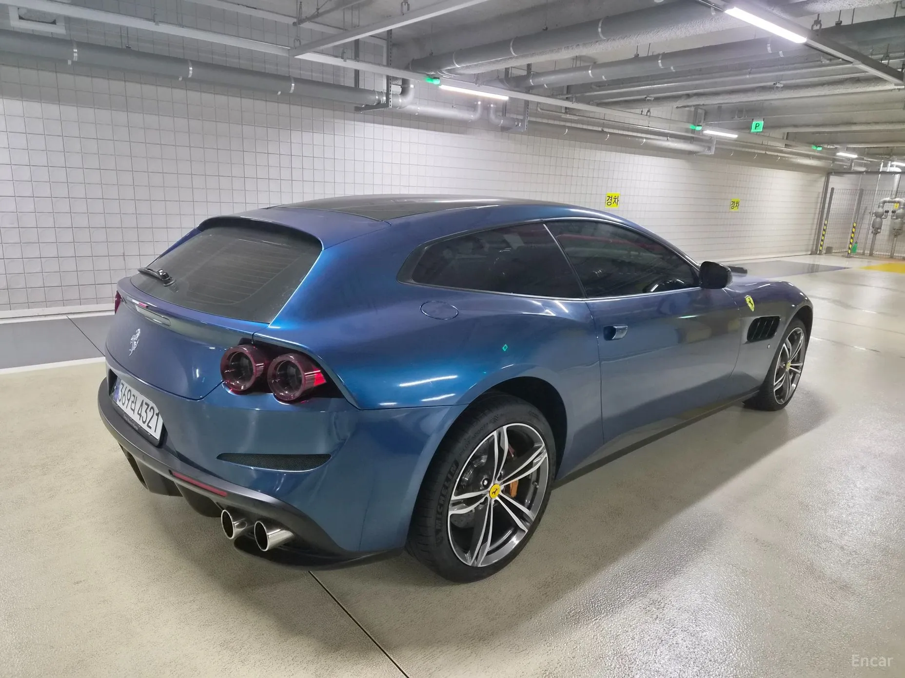 Ferrari GTC4 Rousseau