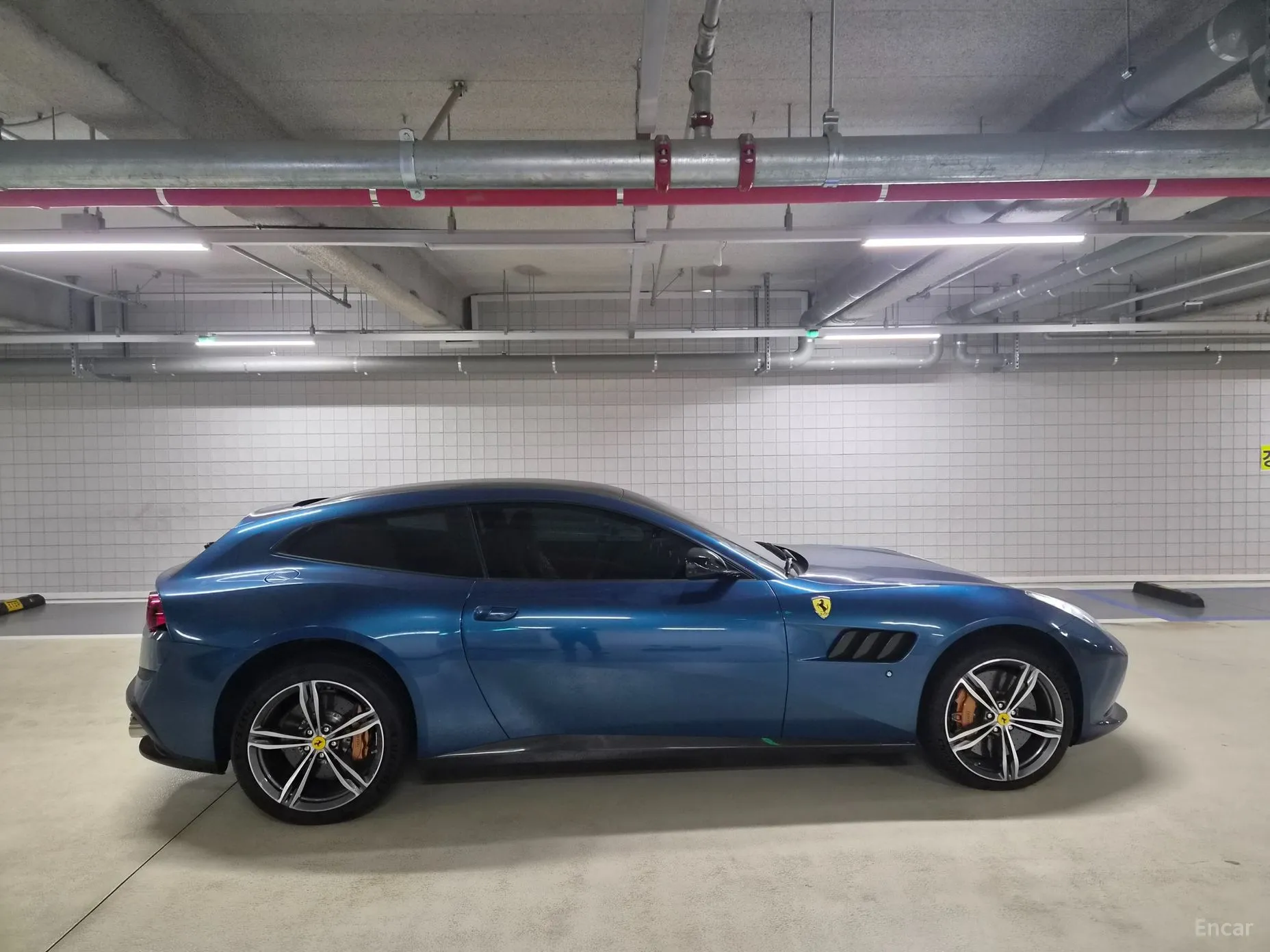 Ferrari GTC4 Rousseau превью 19