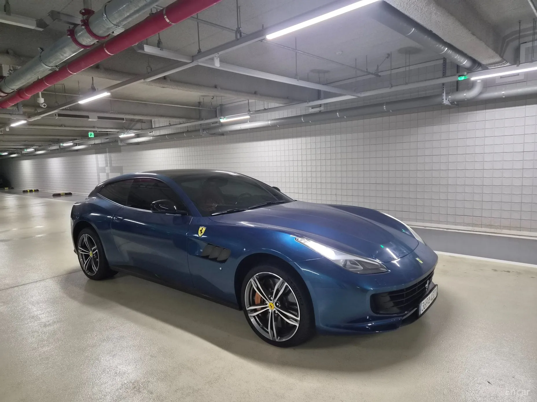 Ferrari GTC4 Rousseau превью 20