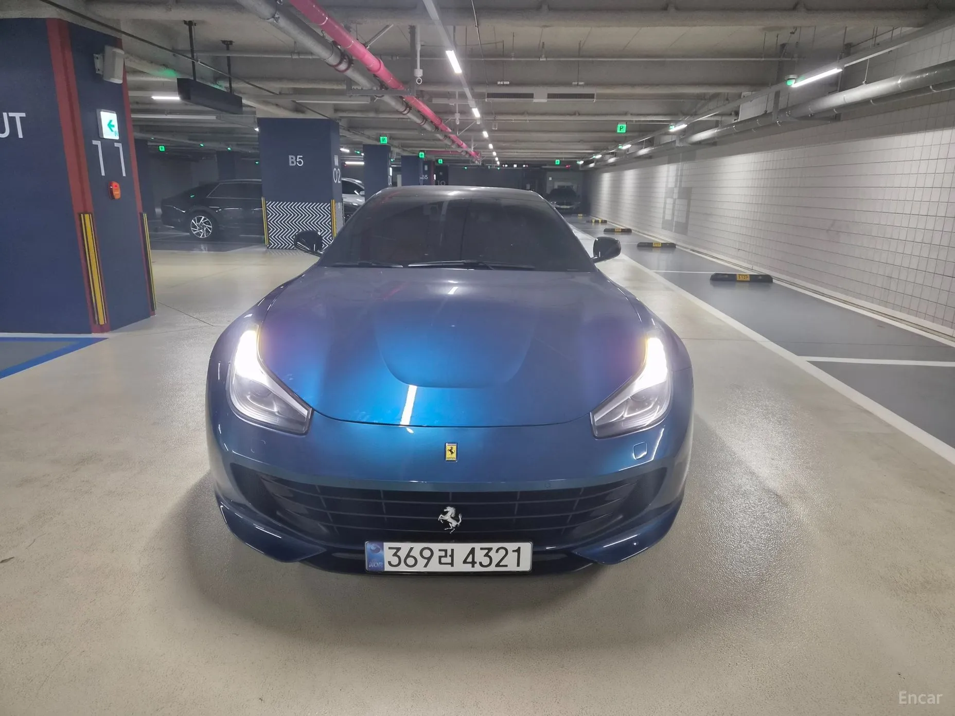 Ferrari GTC4 Rousseau превью 3