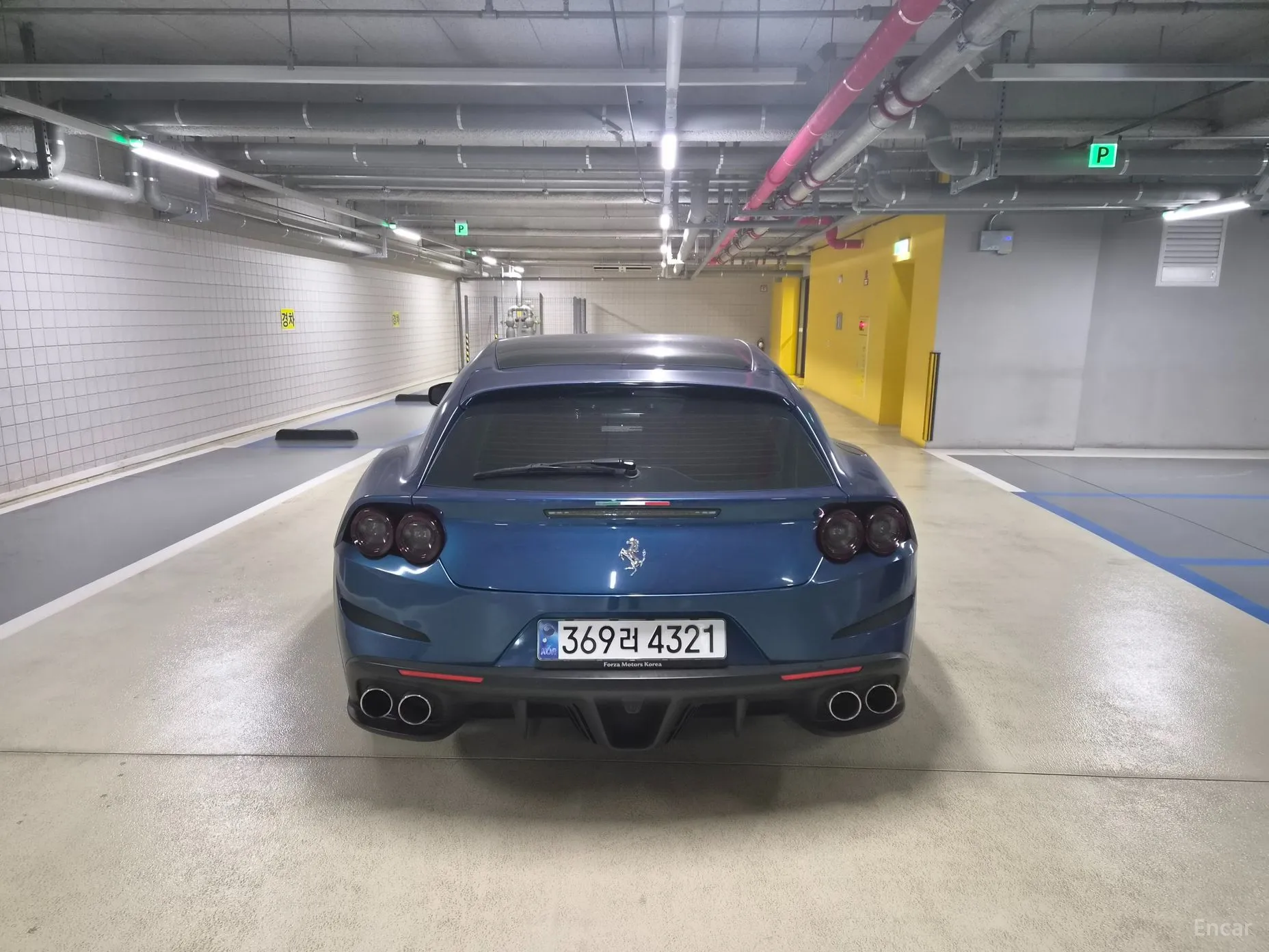 Ferrari GTC4 Rousseau превью 4