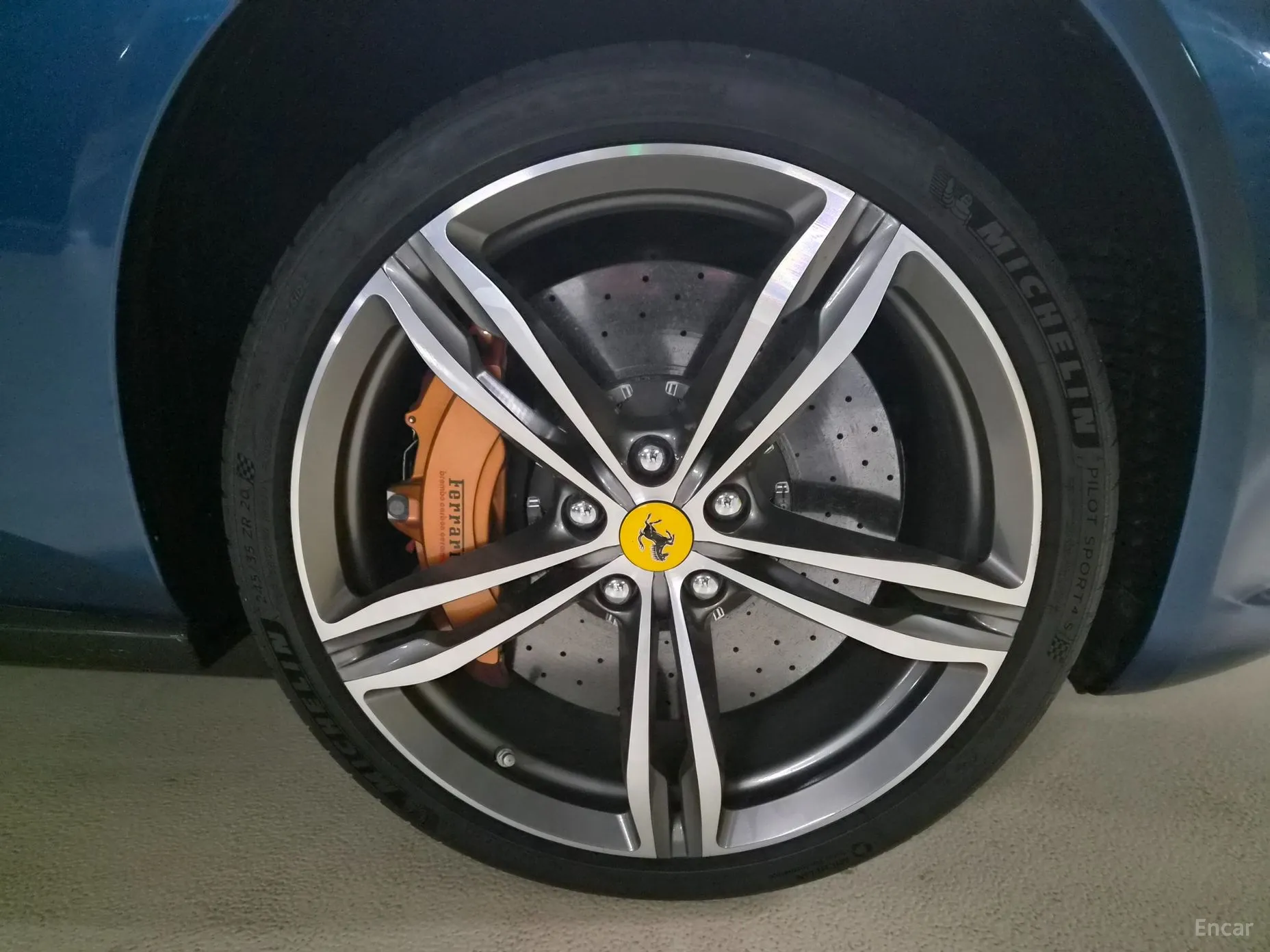 Ferrari GTC4 Rousseau превью 5