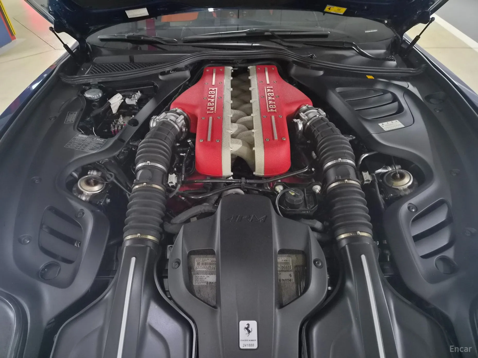 Ferrari GTC4 Rousseau превью 6