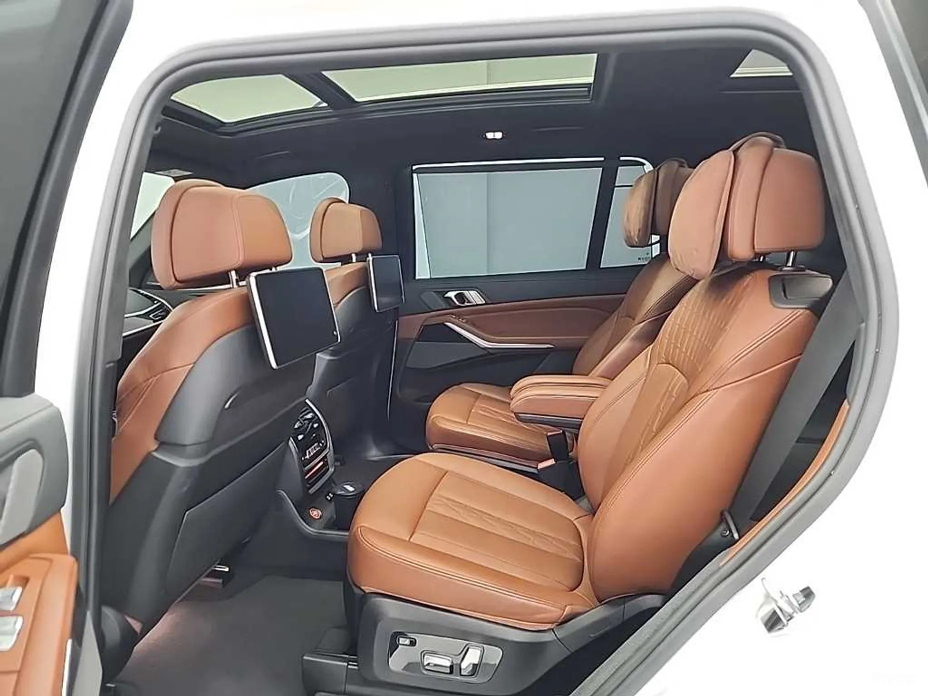 BMW X7 (G07) превью 12