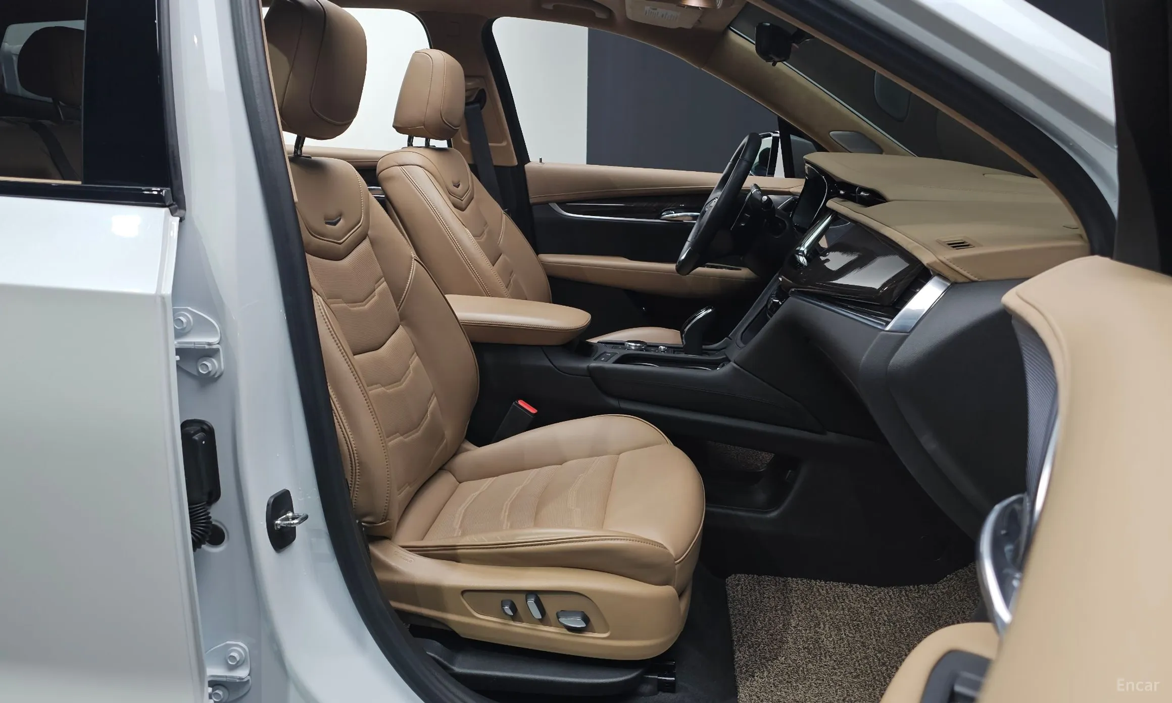 Cadillac XT6 превью 10