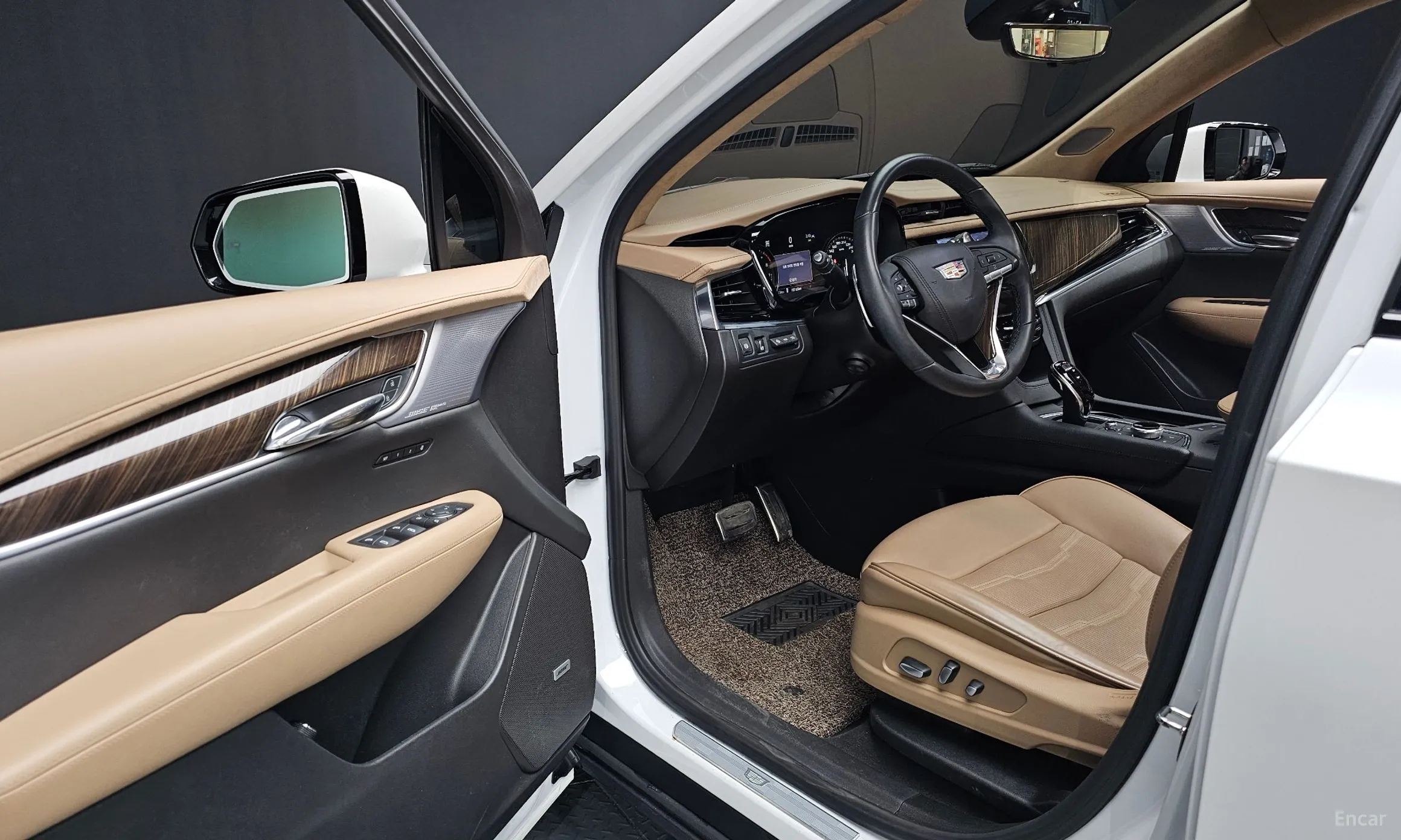 Cadillac XT6 превью 11