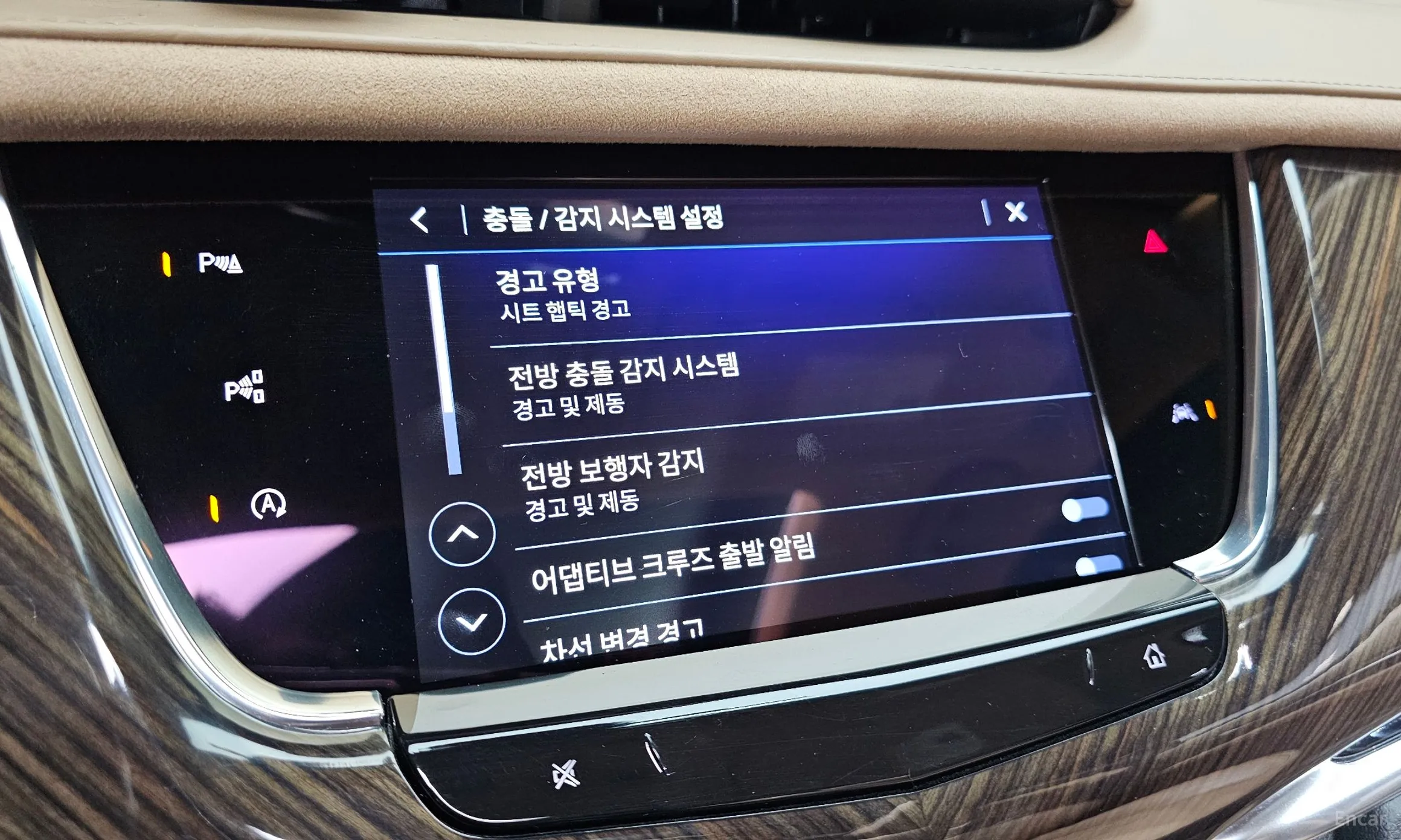 Cadillac XT6 превью 16