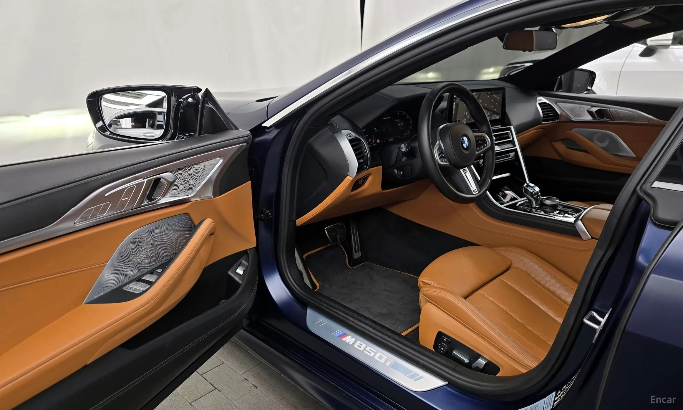 BMW 8-series (G15) превью 10