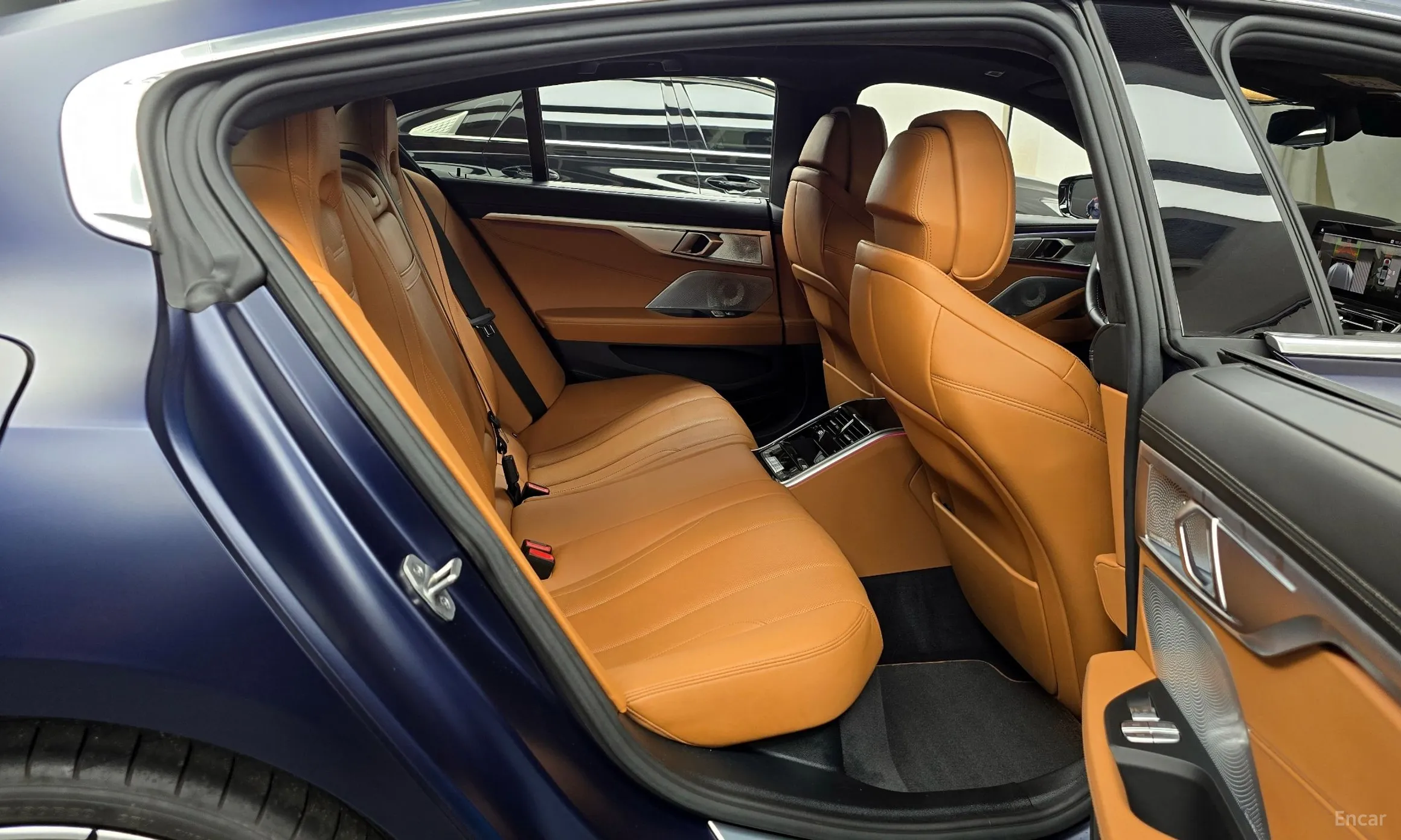 BMW 8-series (G15) превью 12