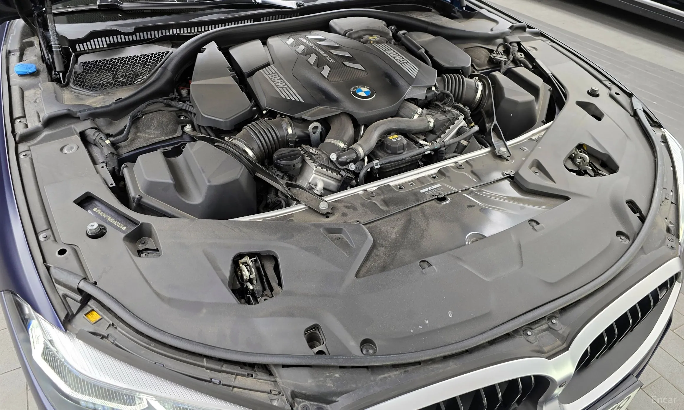 BMW 8-series (G15) превью 6