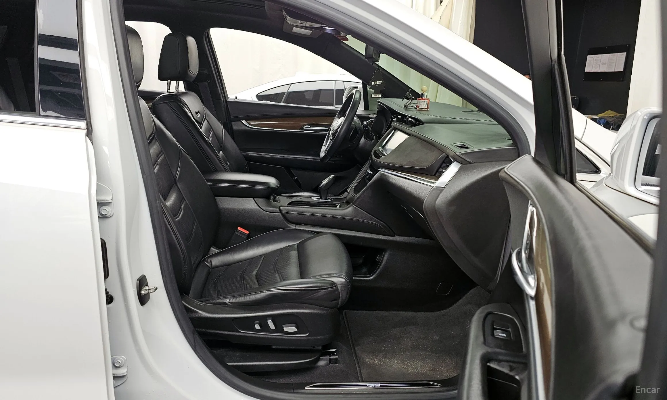 Cadillac XT5 превью 11