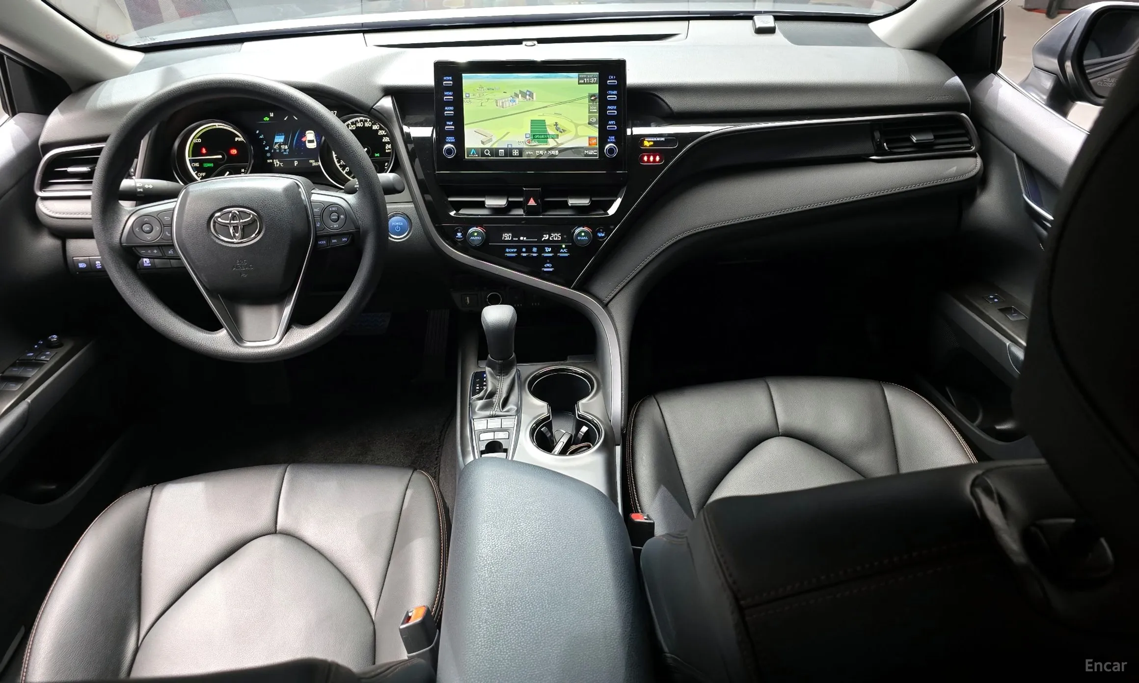 Toyota Camry (XV70) превью 7