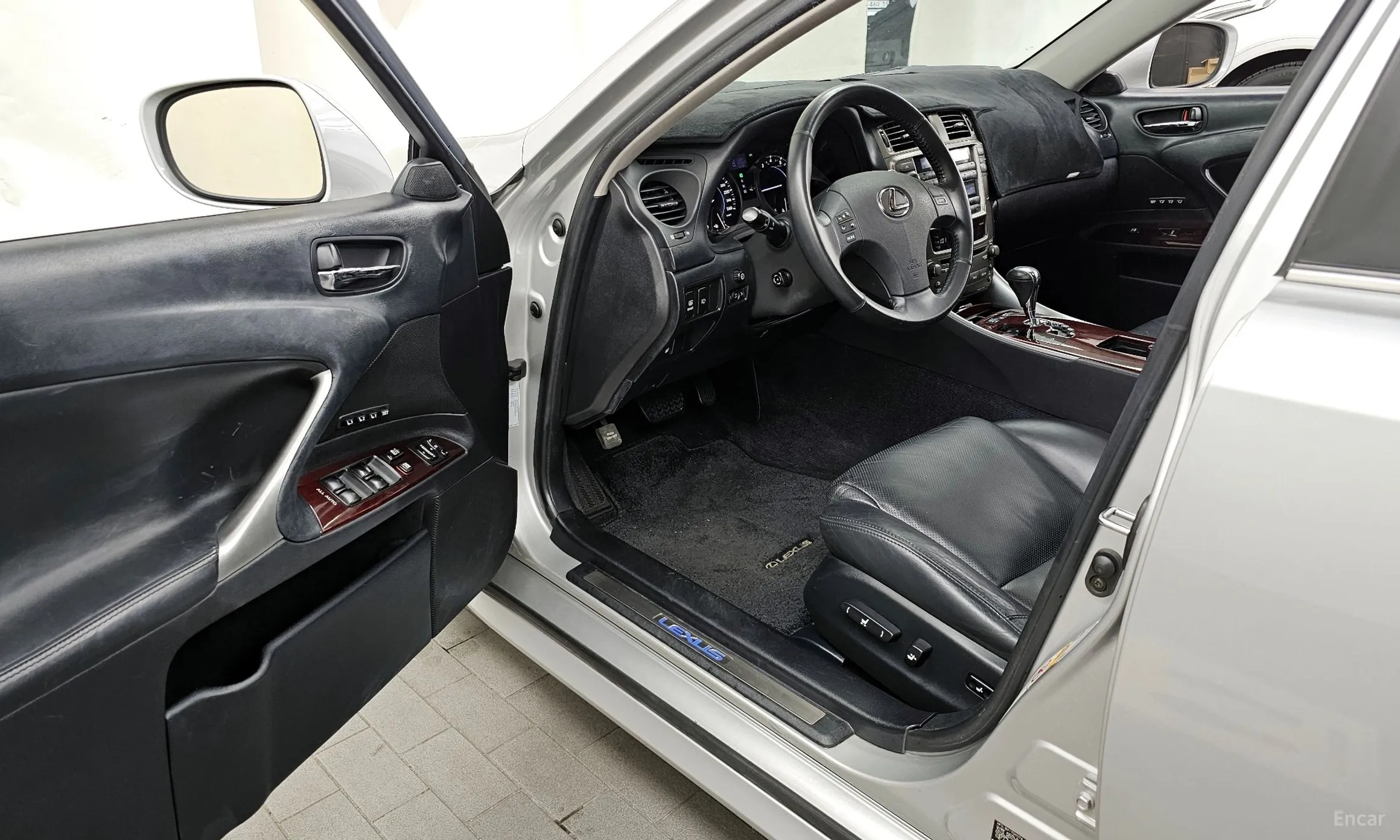Lexus IS250 превью 10