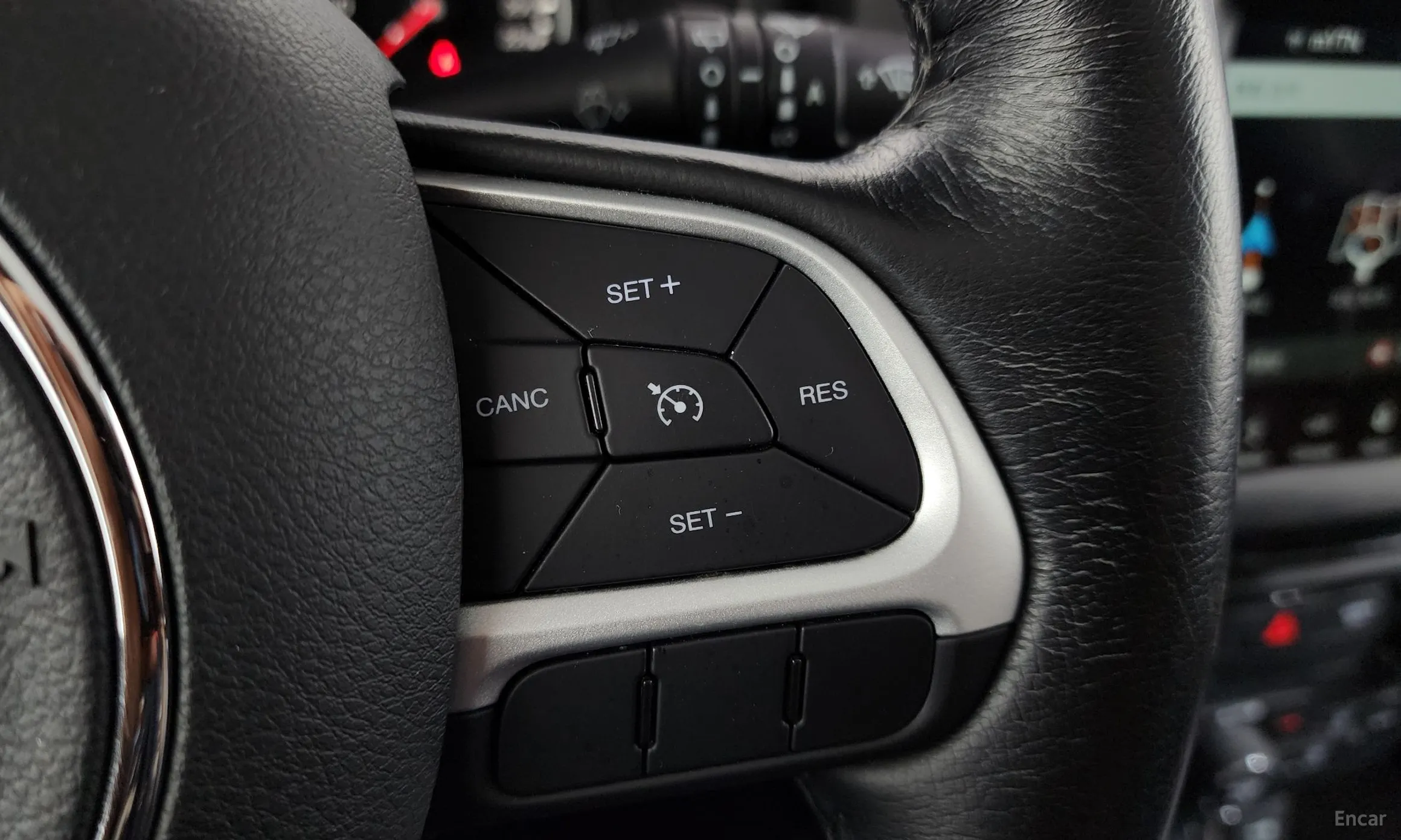 Jeep Renegade превью 17