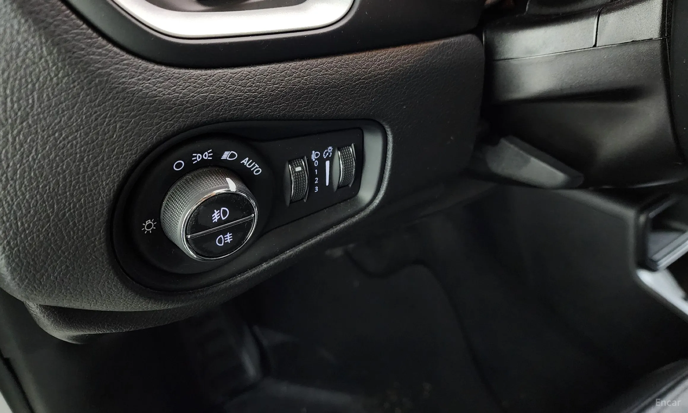 Jeep Renegade превью 18