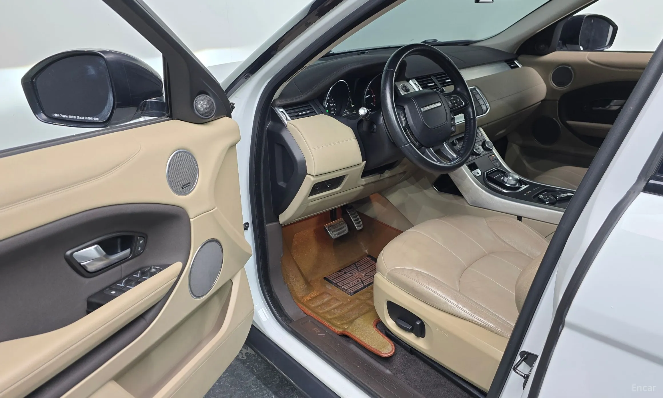 Land Rover Range Rover Evoque превью 10