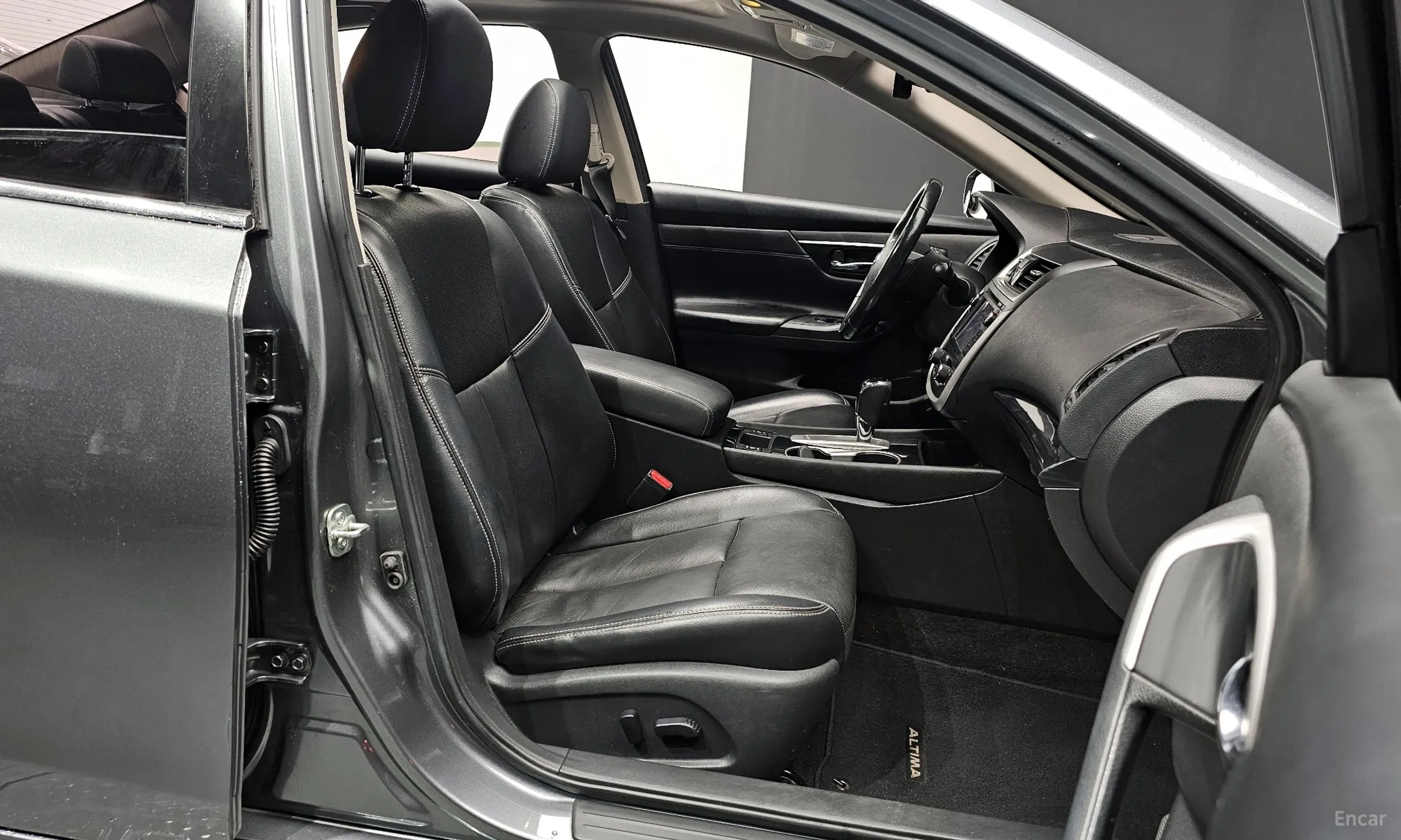 Nissan Altima превью 10