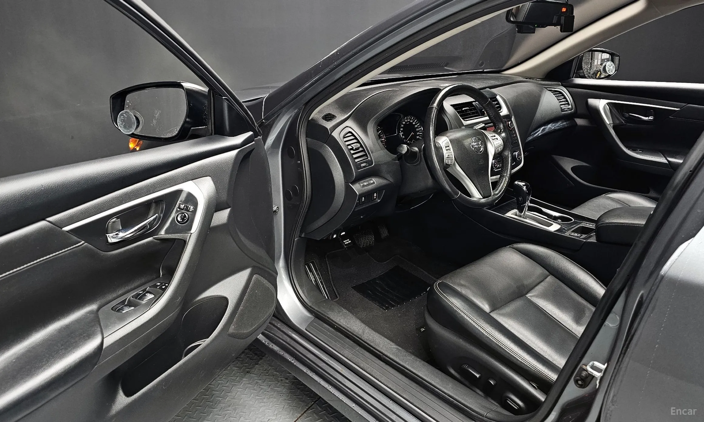 Nissan Altima превью 11