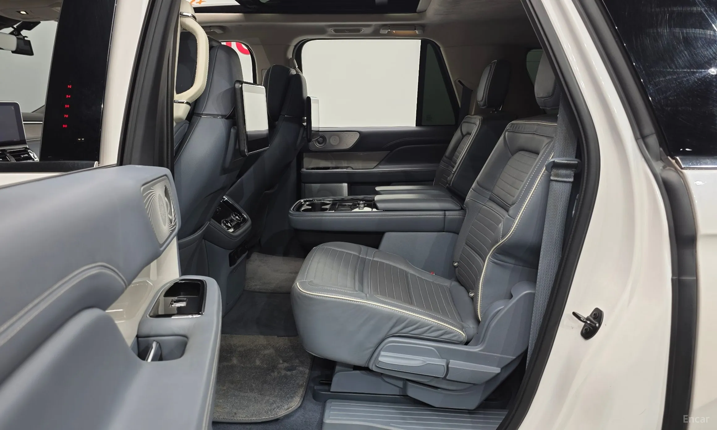 Lincoln Navigator 4th generation превью 11