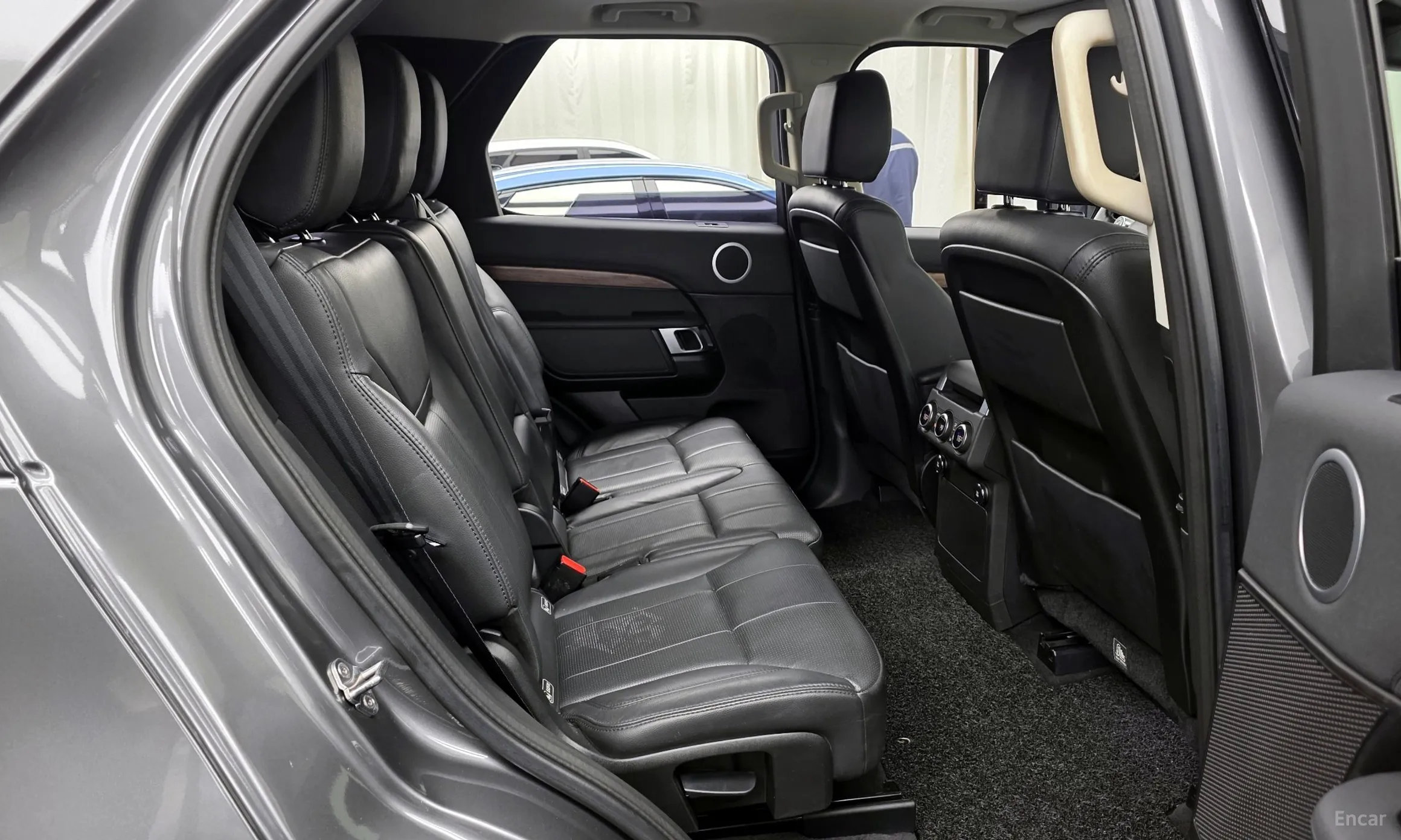 Land Rover Discovery 5 превью 12