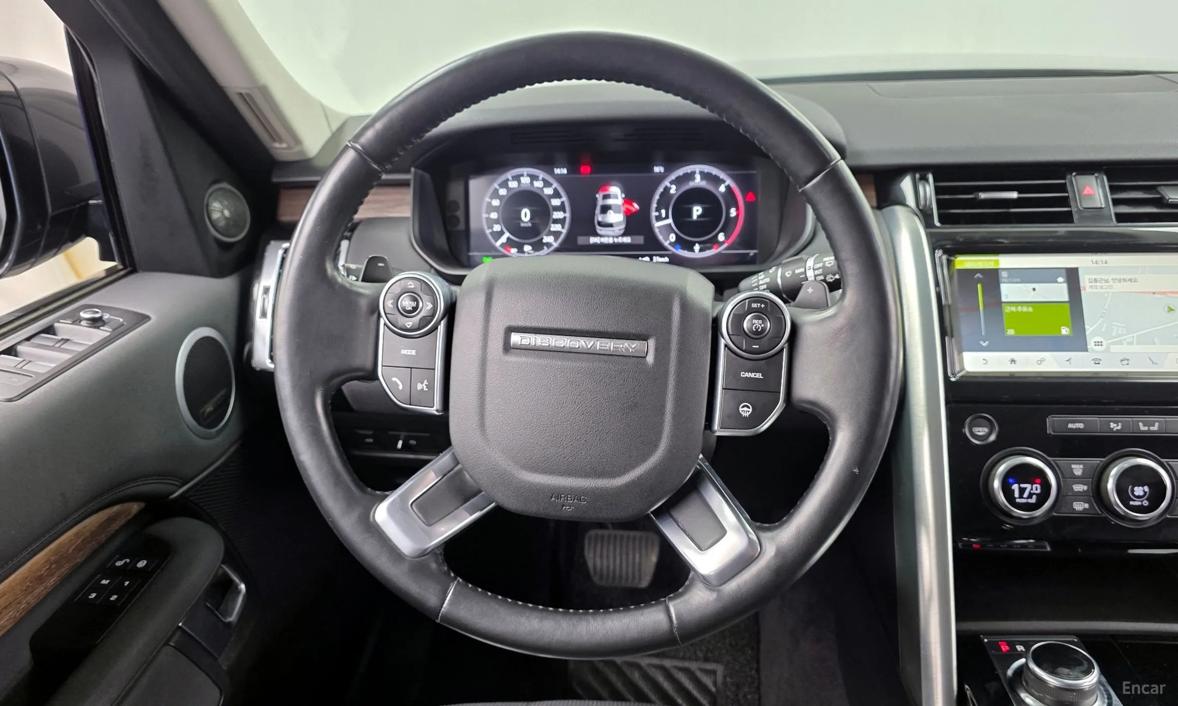 Land Rover Discovery 5 превью 13
