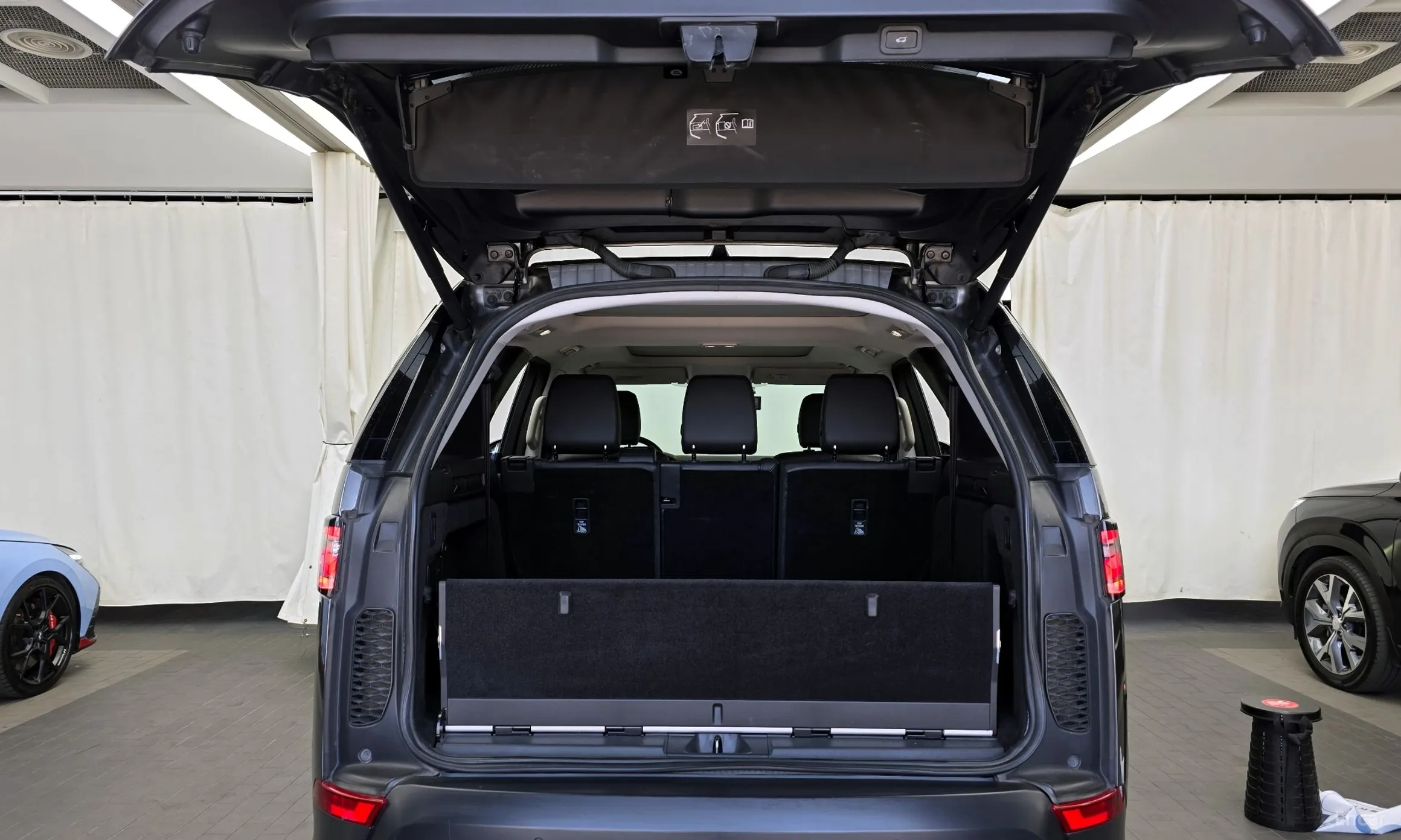 Land Rover Discovery 5 превью 20