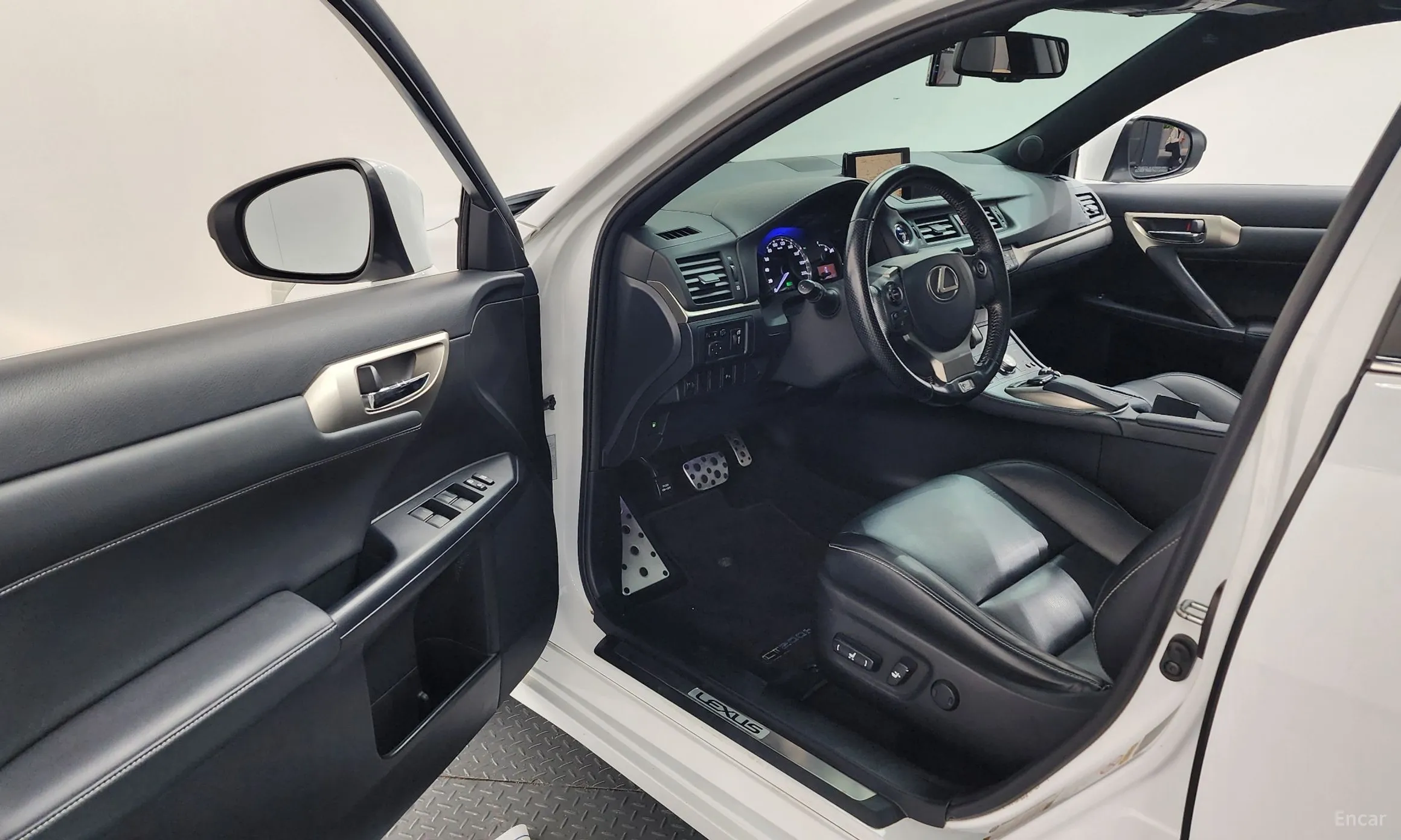 Lexus CT200h превью 10