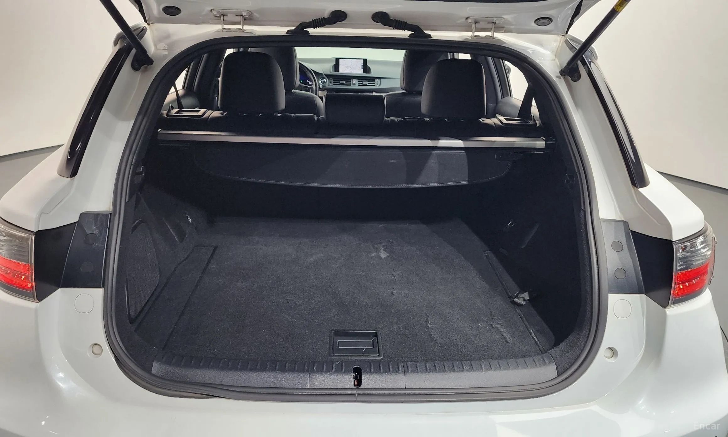 Lexus CT200h превью 17