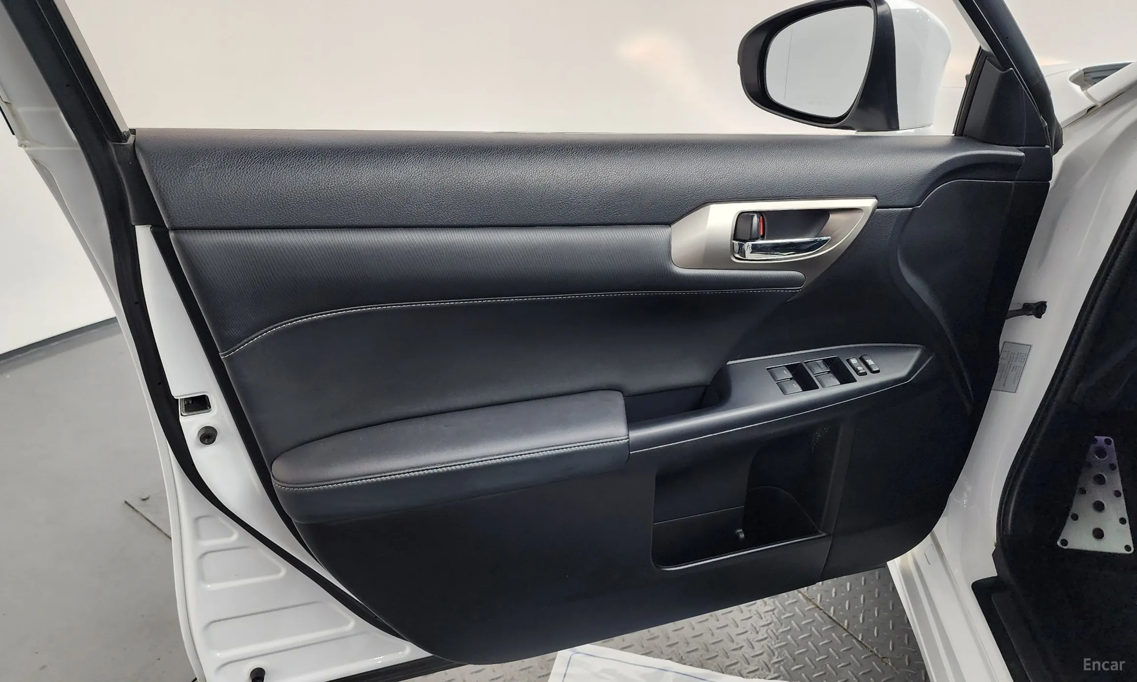 Lexus CT200h превью 18