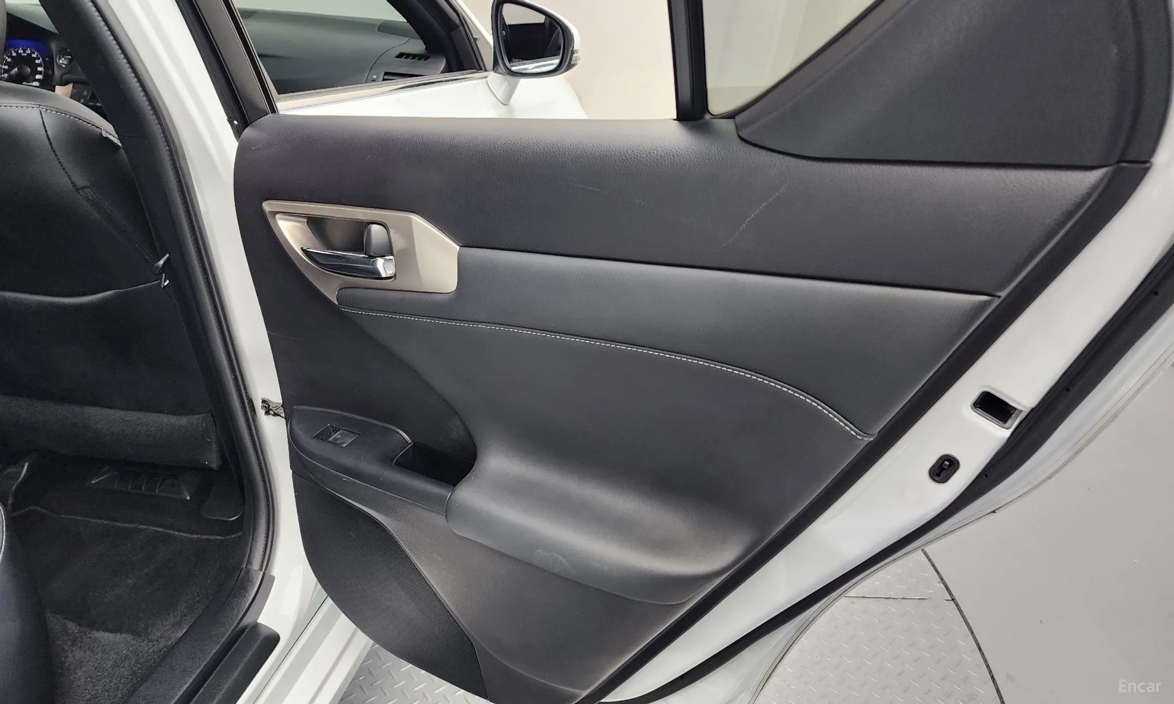 Lexus CT200h превью 19