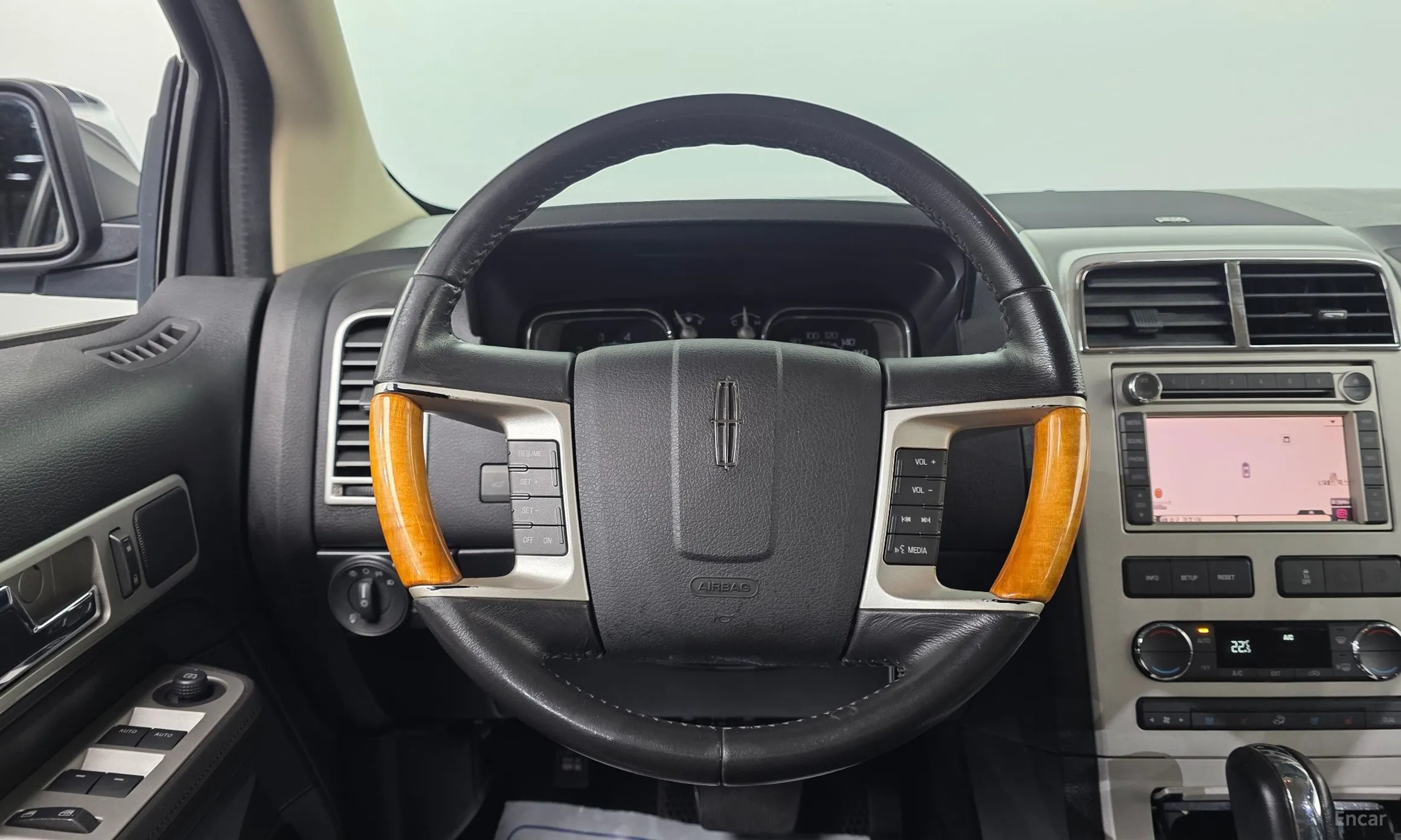 Lincoln MKX превью 16