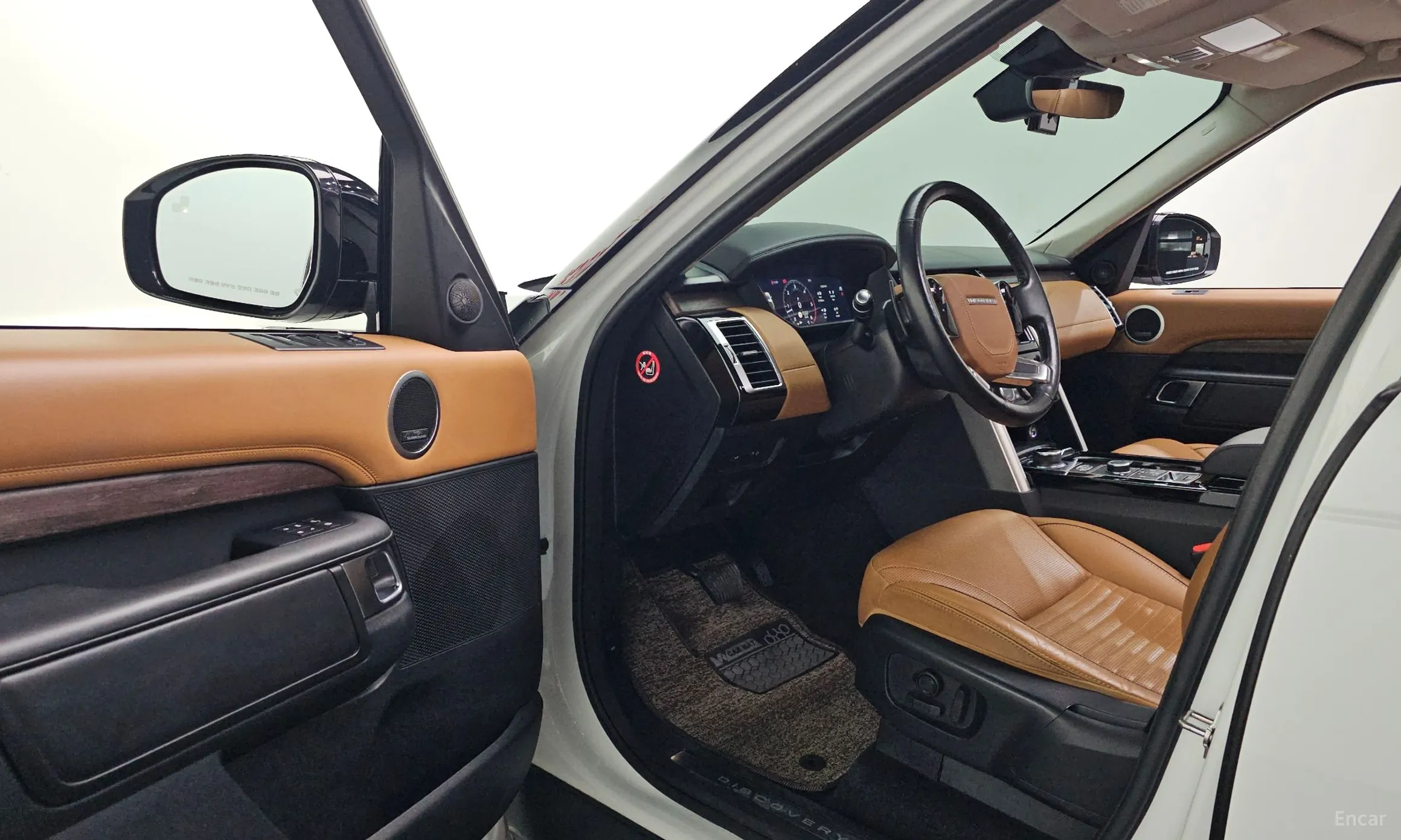 Land Rover Discovery 5 превью 10