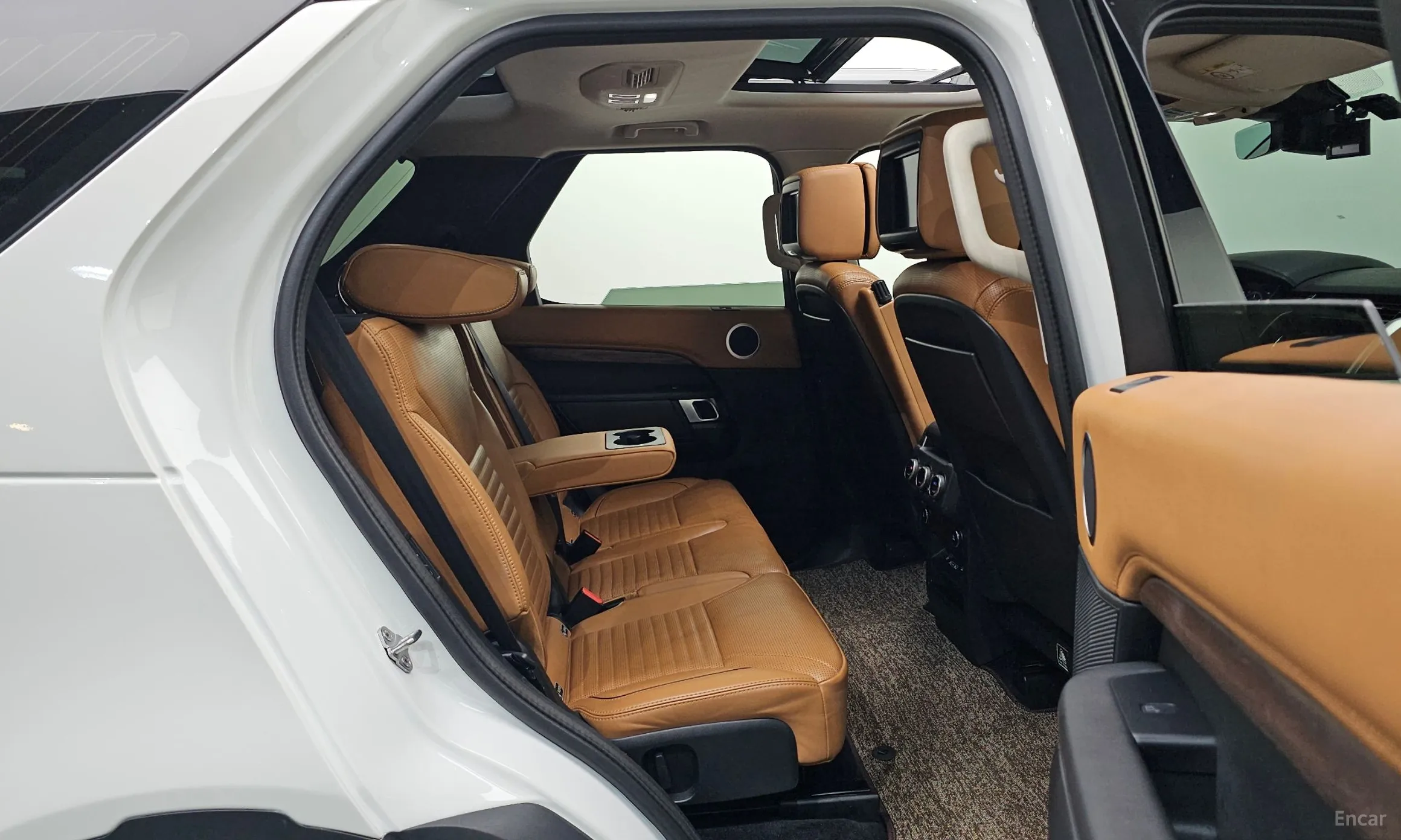 Land Rover Discovery 5 превью 11
