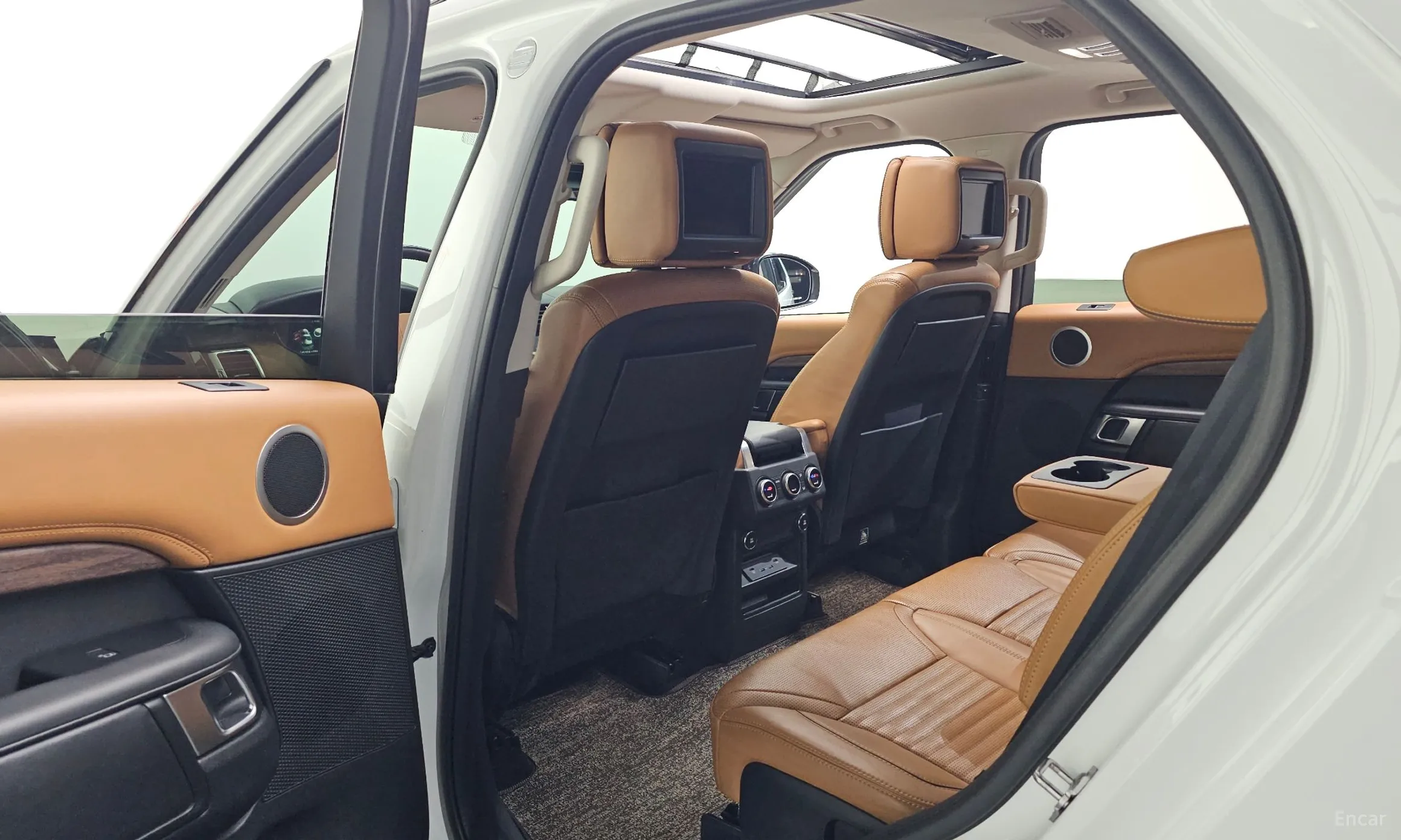 Land Rover Discovery 5 превью 12